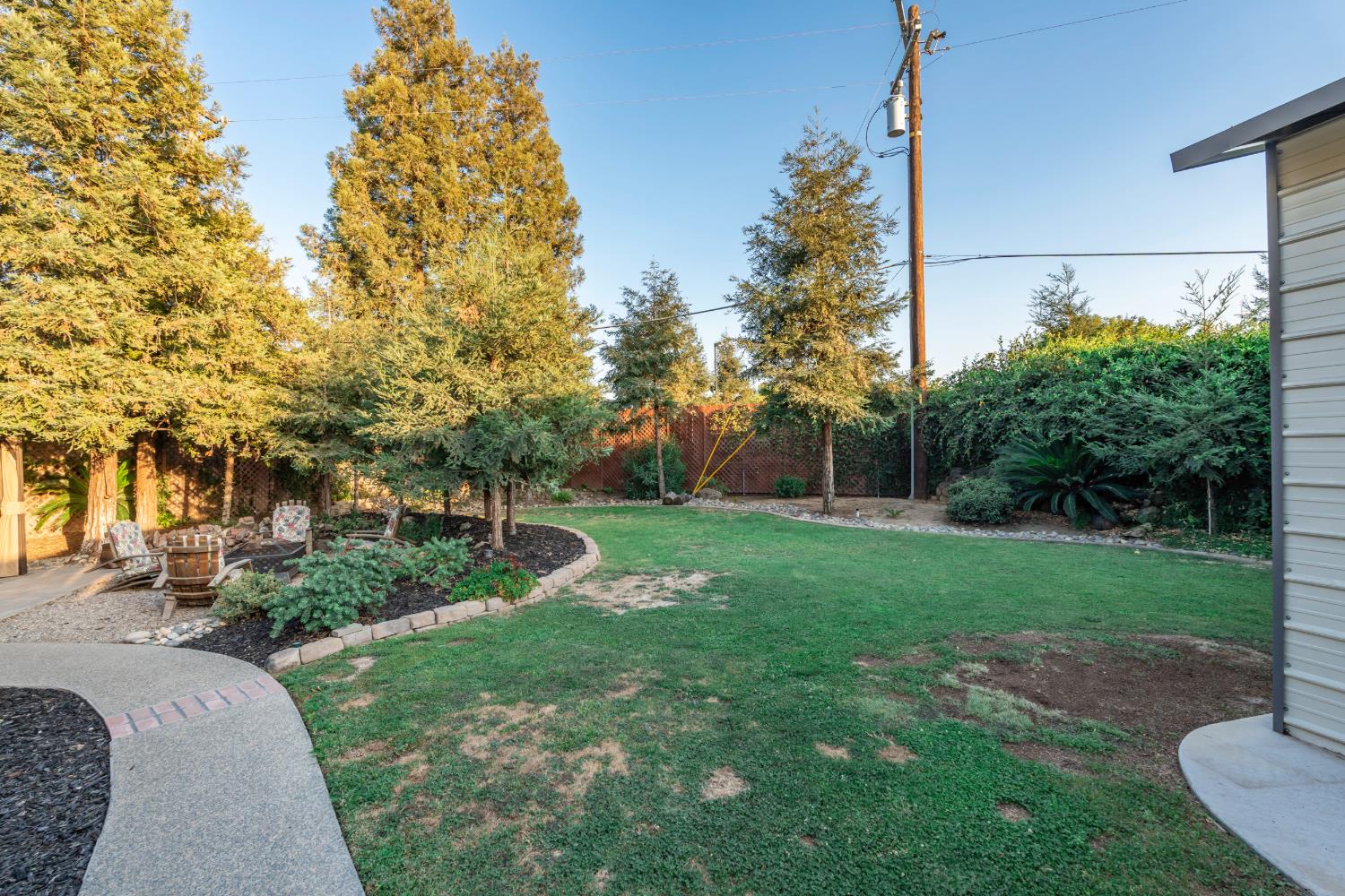 1069 W Mesa Ct, Fresno, CA 93711