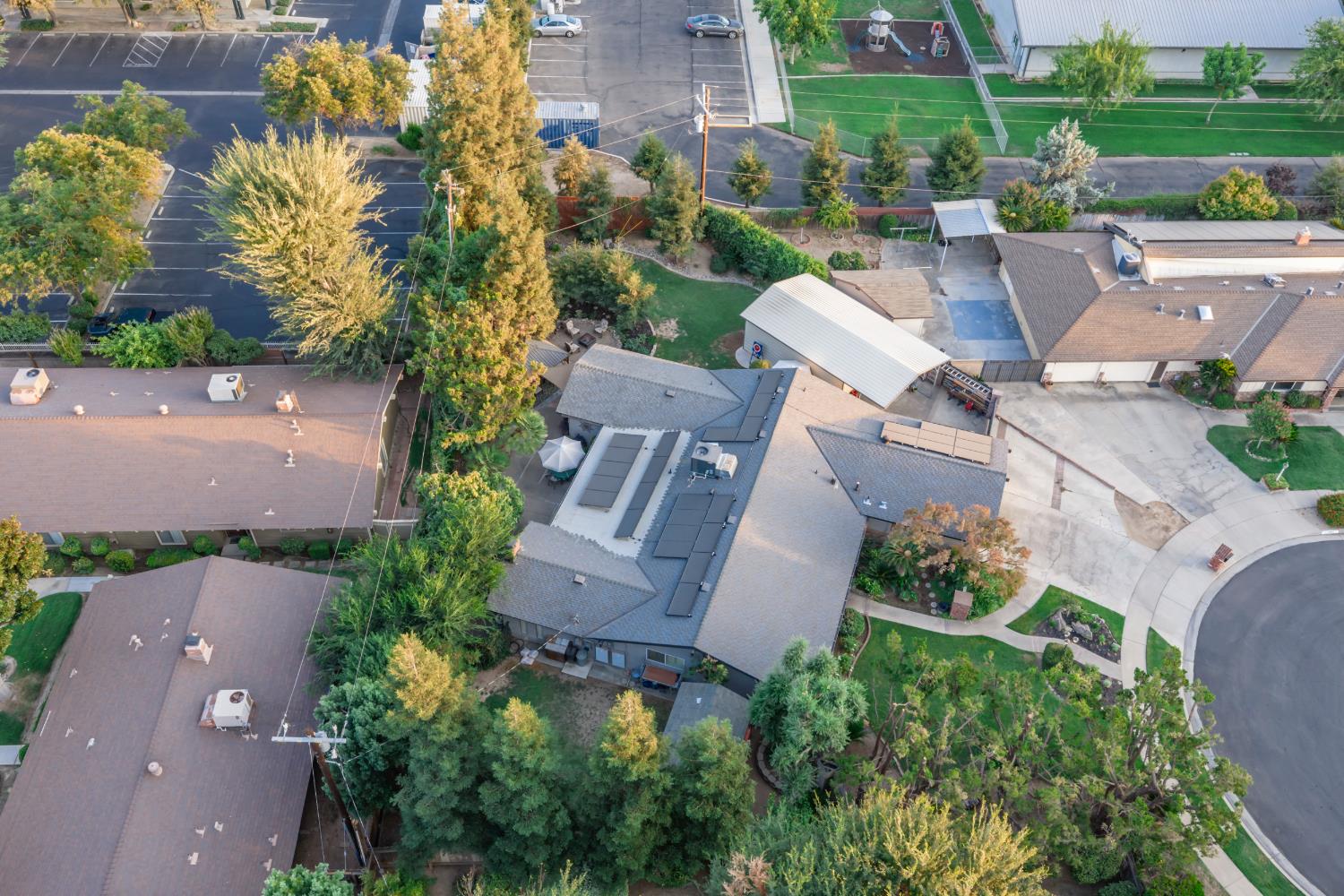 1069 W Mesa Ct, Fresno, CA 93711