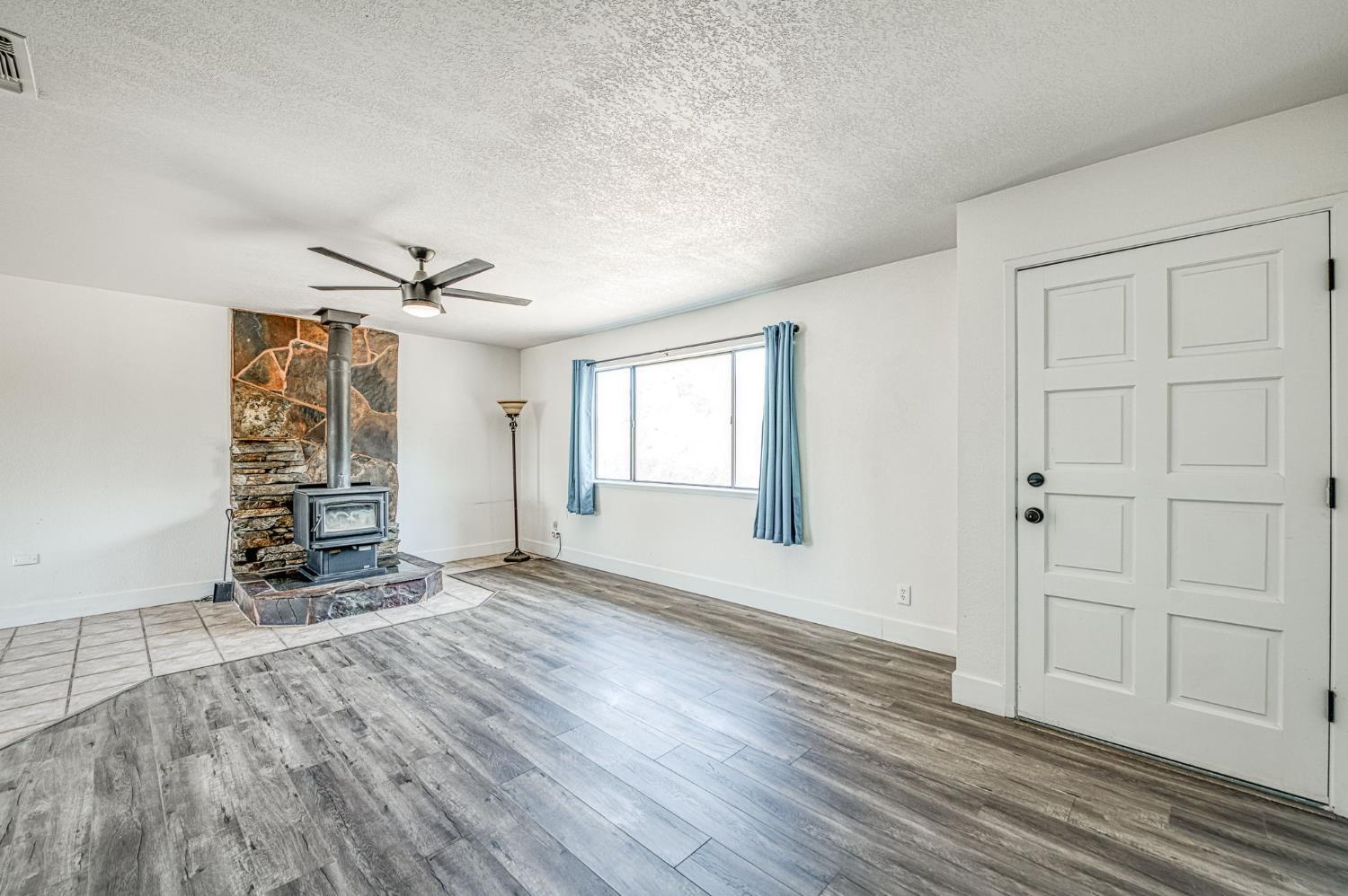 46592 Chukchansi Rd, Coarsegold, CA 93614