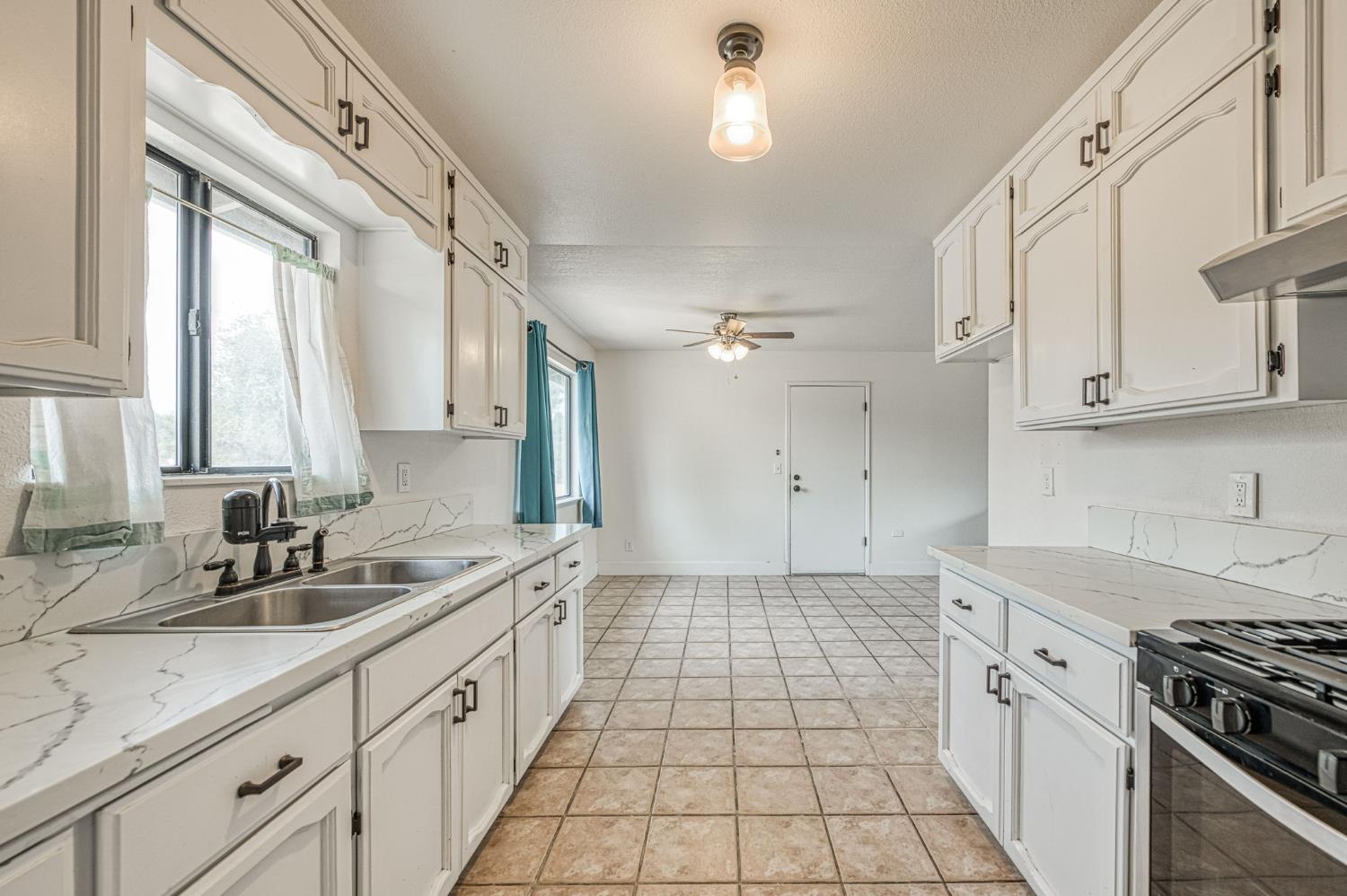 46592 Chukchansi Rd, Coarsegold, CA 93614
