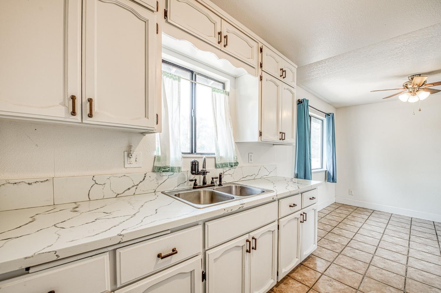 46592 Chukchansi Rd, Coarsegold, CA 93614