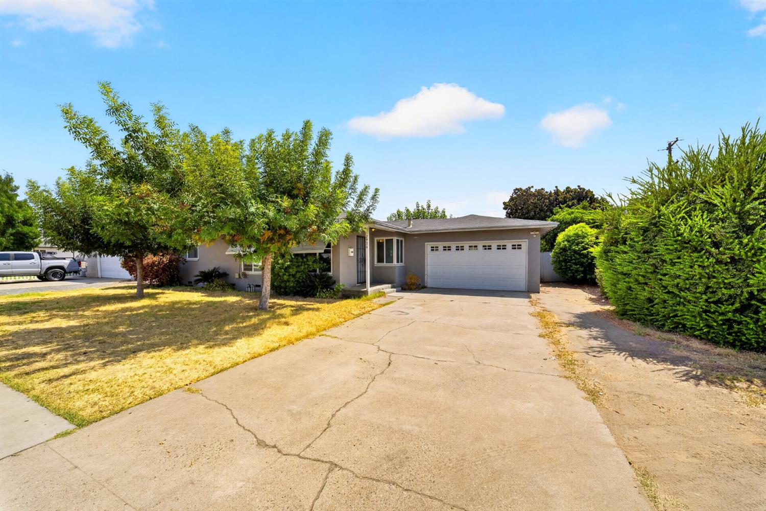 2906 N Cedar Ave, Fresno, CA 93703