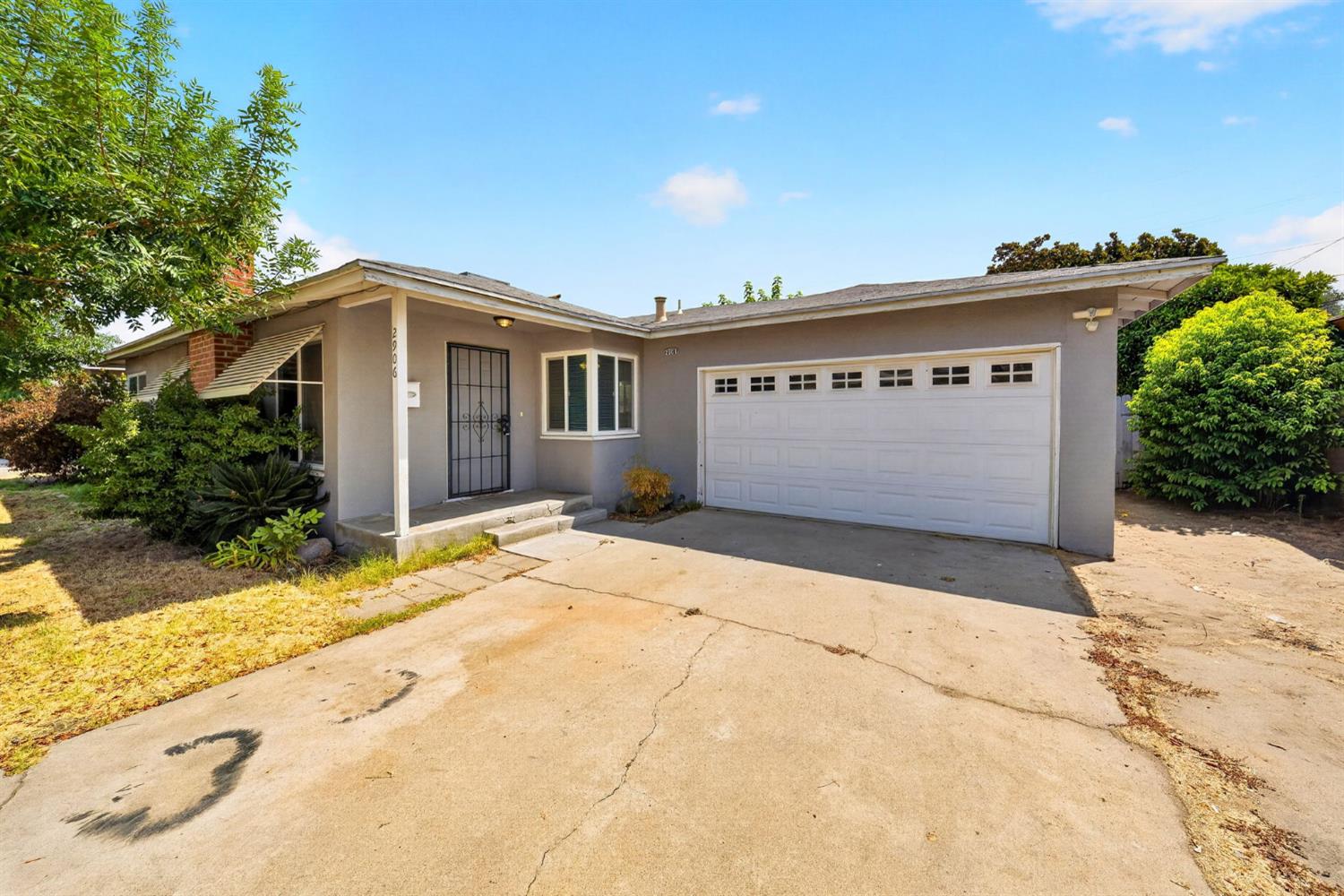 2906 N Cedar Ave, Fresno, CA 93703