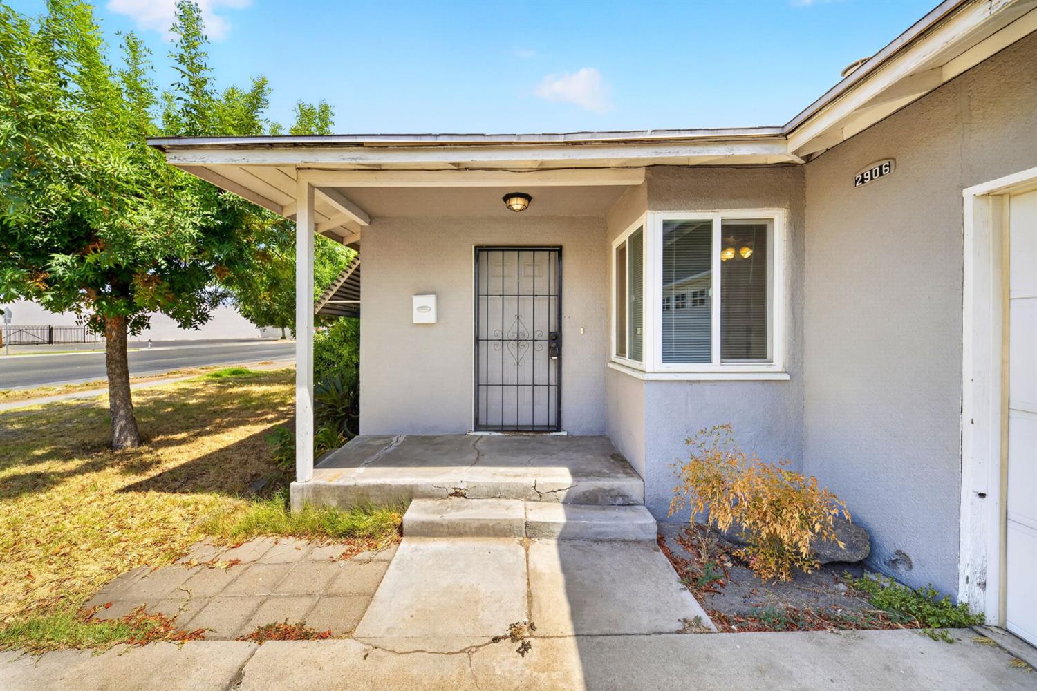 2906 N Cedar Ave, Fresno, CA 93703
