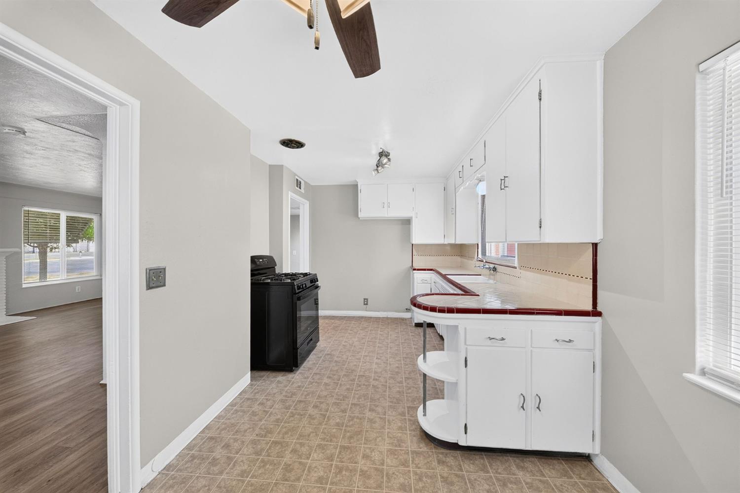 2906 N Cedar Ave, Fresno, CA 93703
