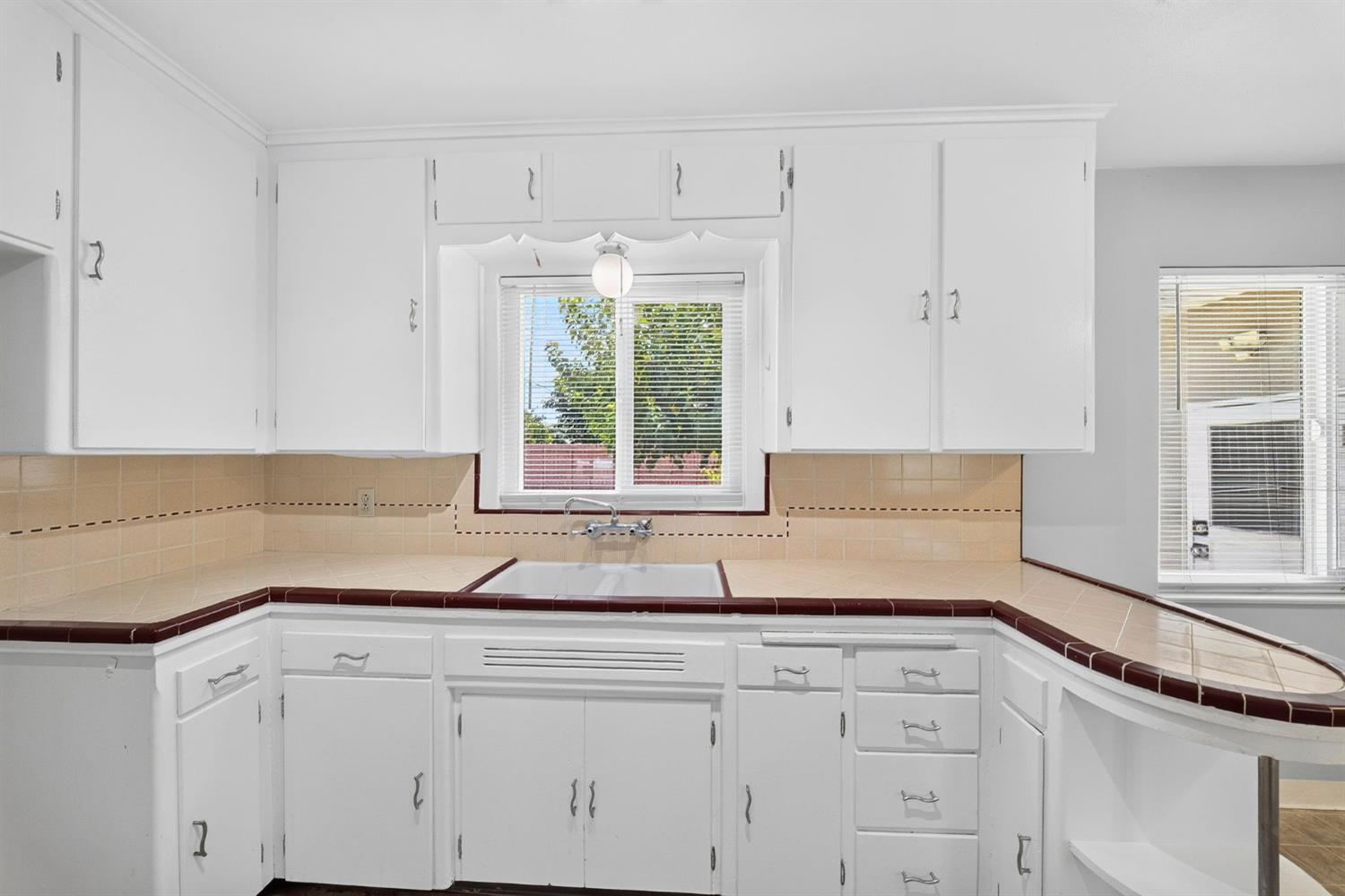 2906 N Cedar Ave, Fresno, CA 93703