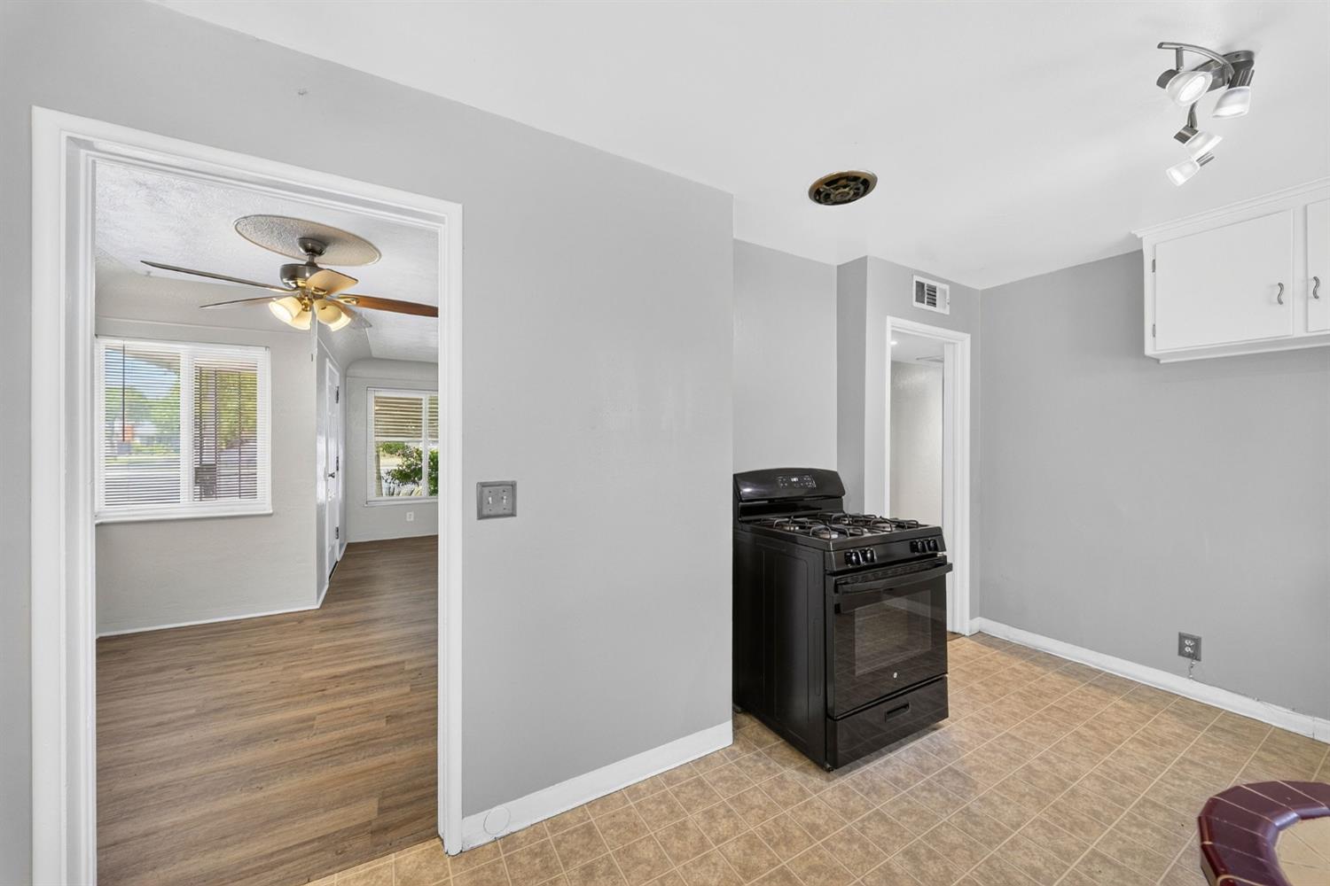 2906 N Cedar Ave, Fresno, CA 93703