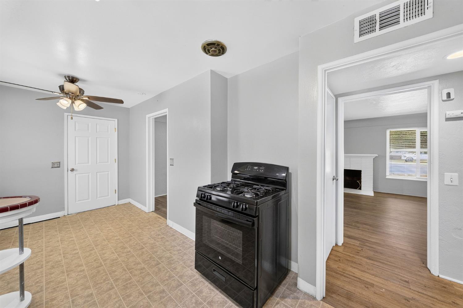 2906 N Cedar Ave, Fresno, CA 93703