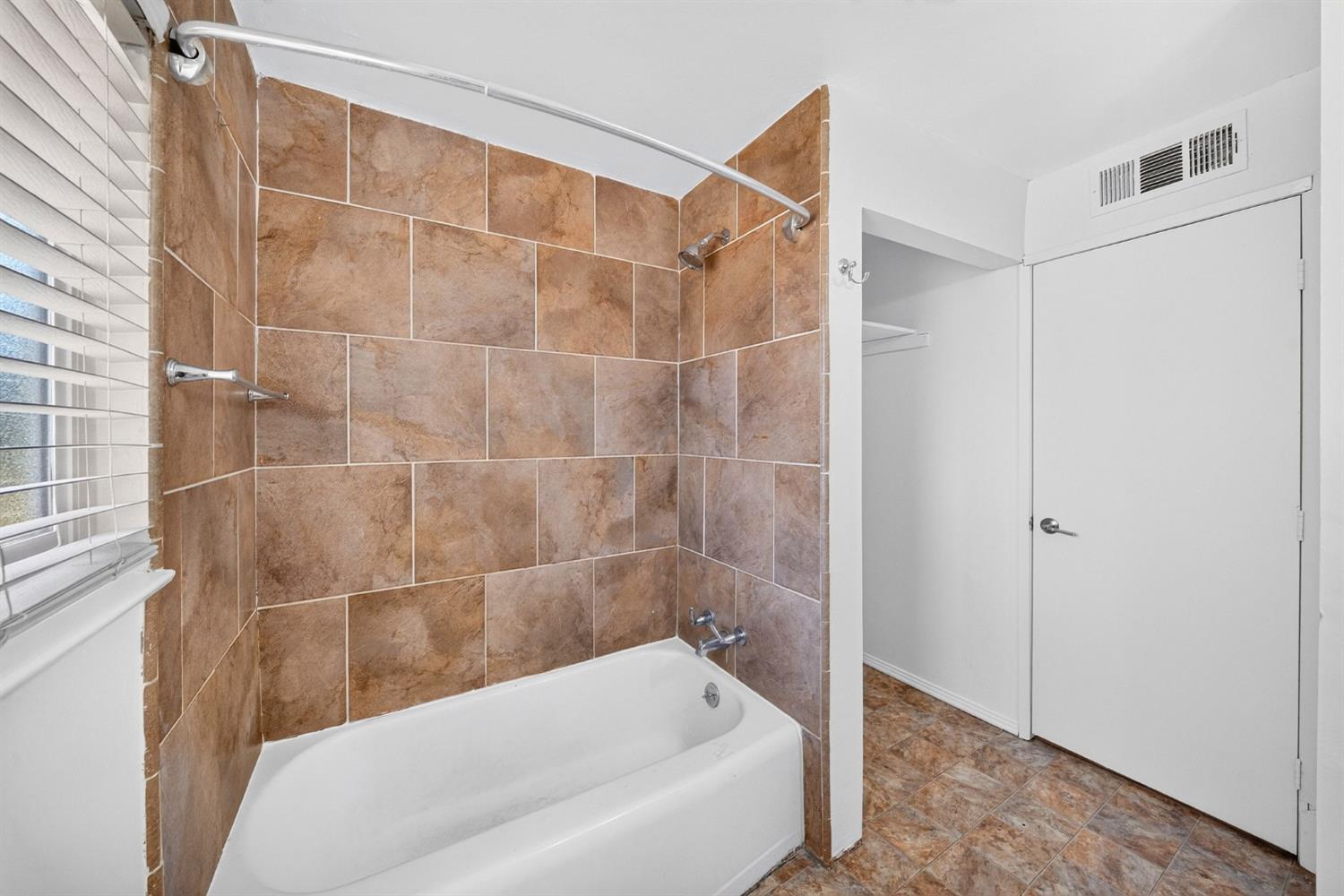 2906 N Cedar Ave, Fresno, CA 93703