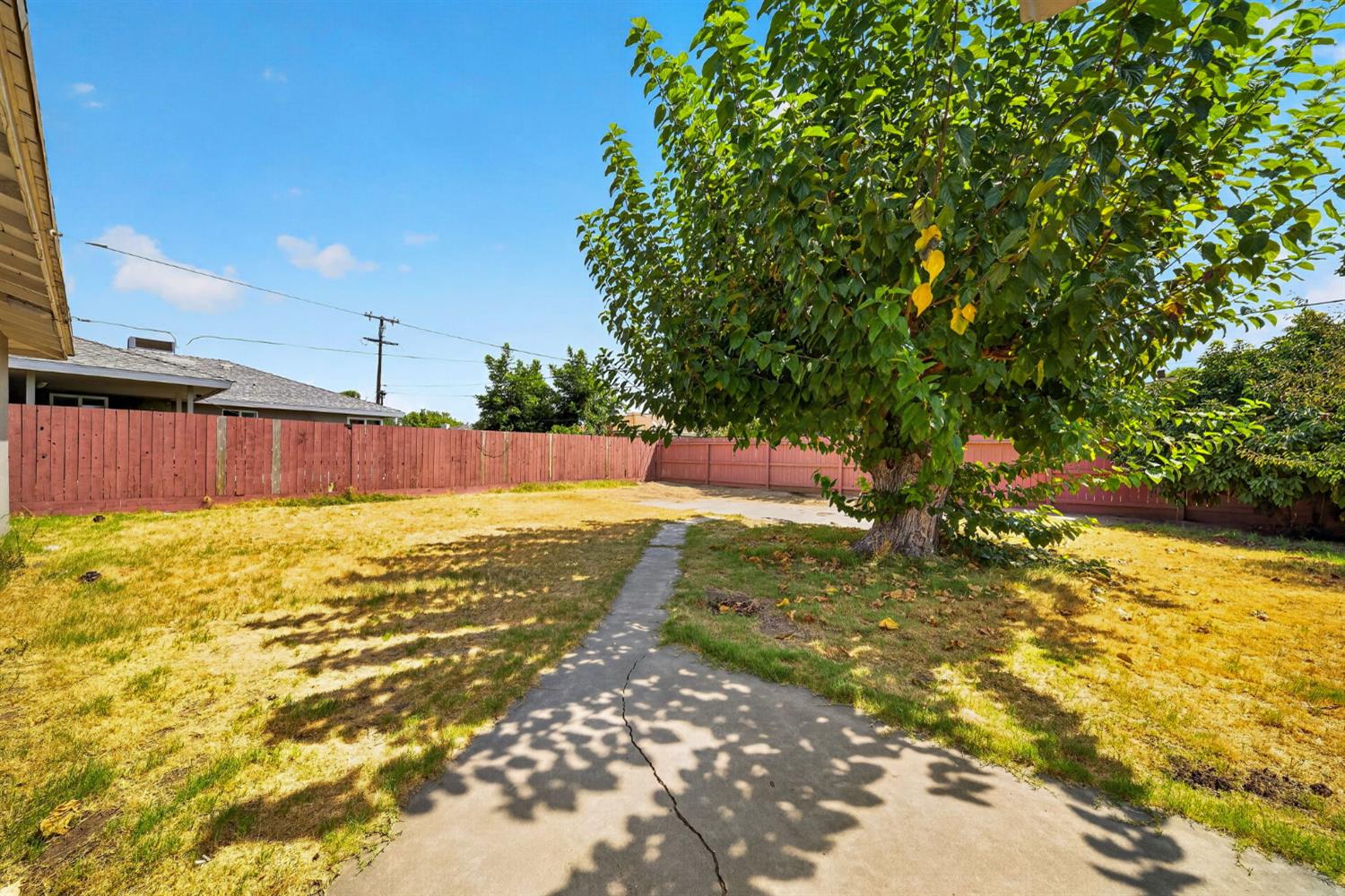 2906 N Cedar Ave, Fresno, CA 93703