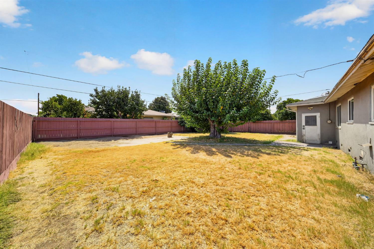 2906 N Cedar Ave, Fresno, CA 93703