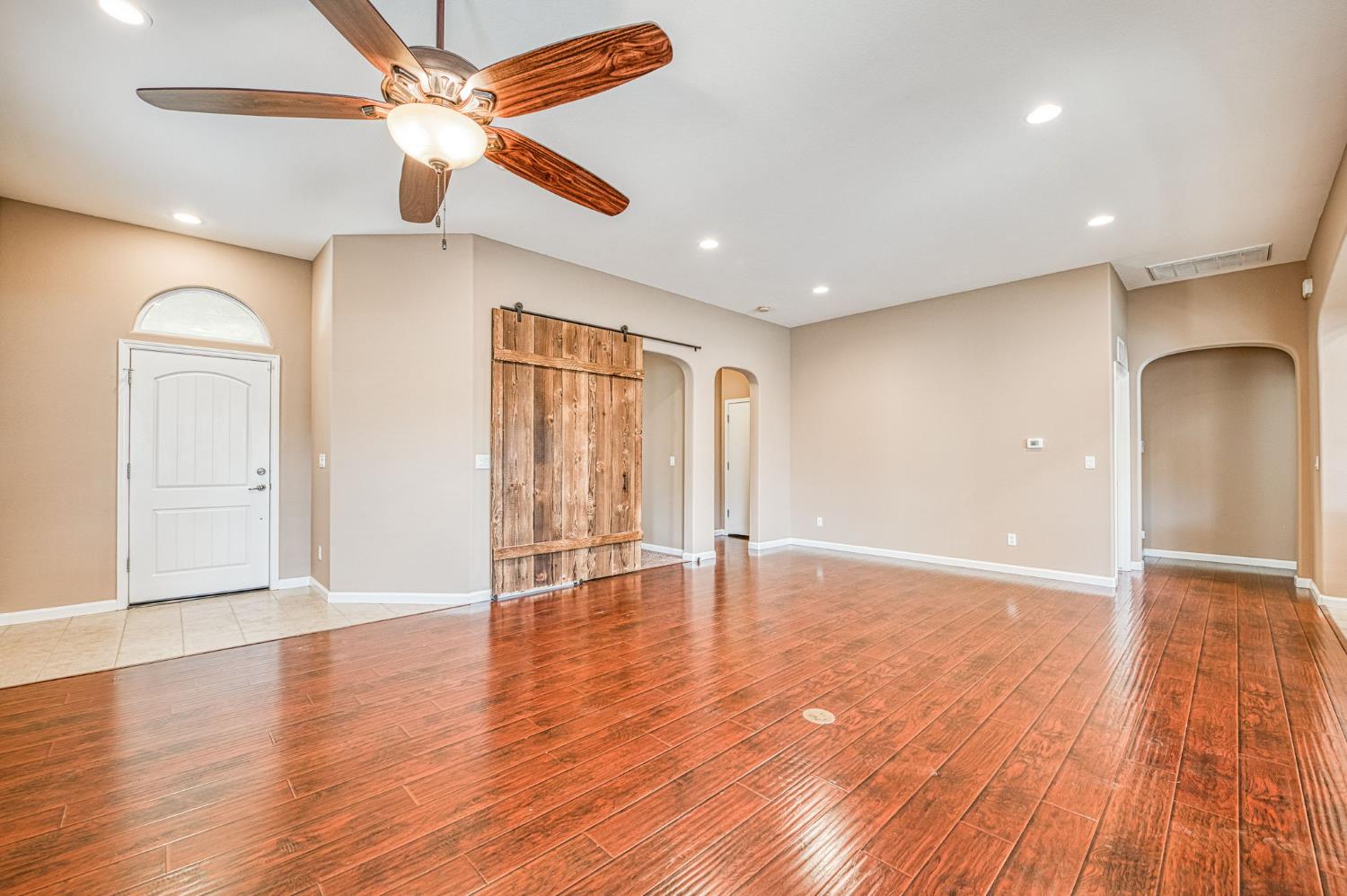 3748 Salem Ln, Clovis, CA 93619