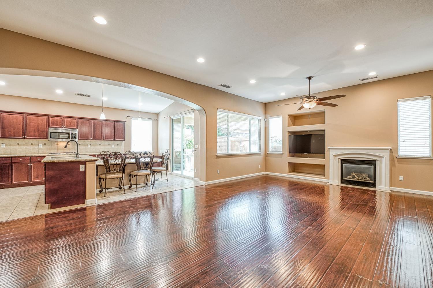 3748 Salem Ln, Clovis, CA 93619