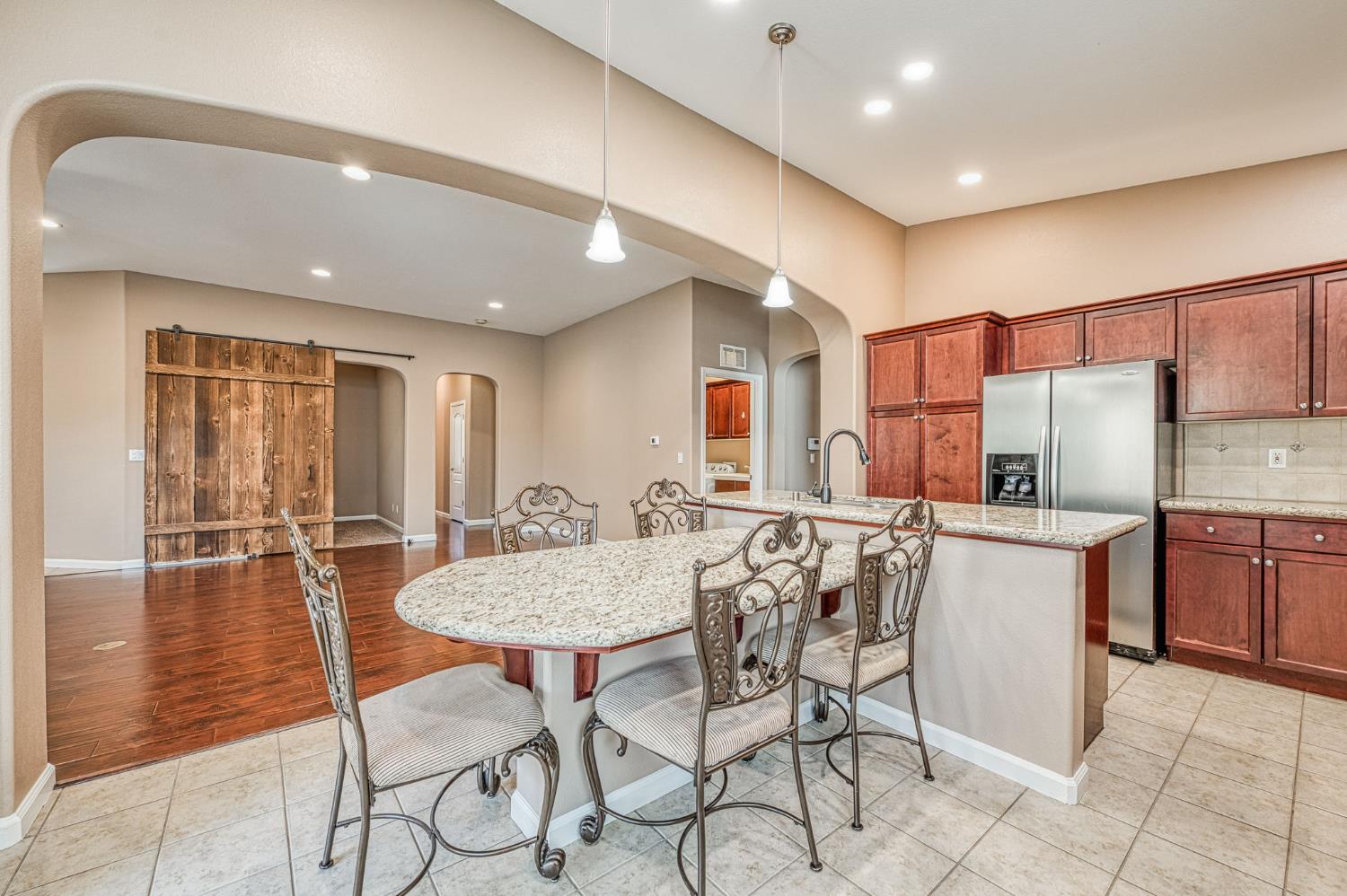 3748 Salem Ln, Clovis, CA 93619