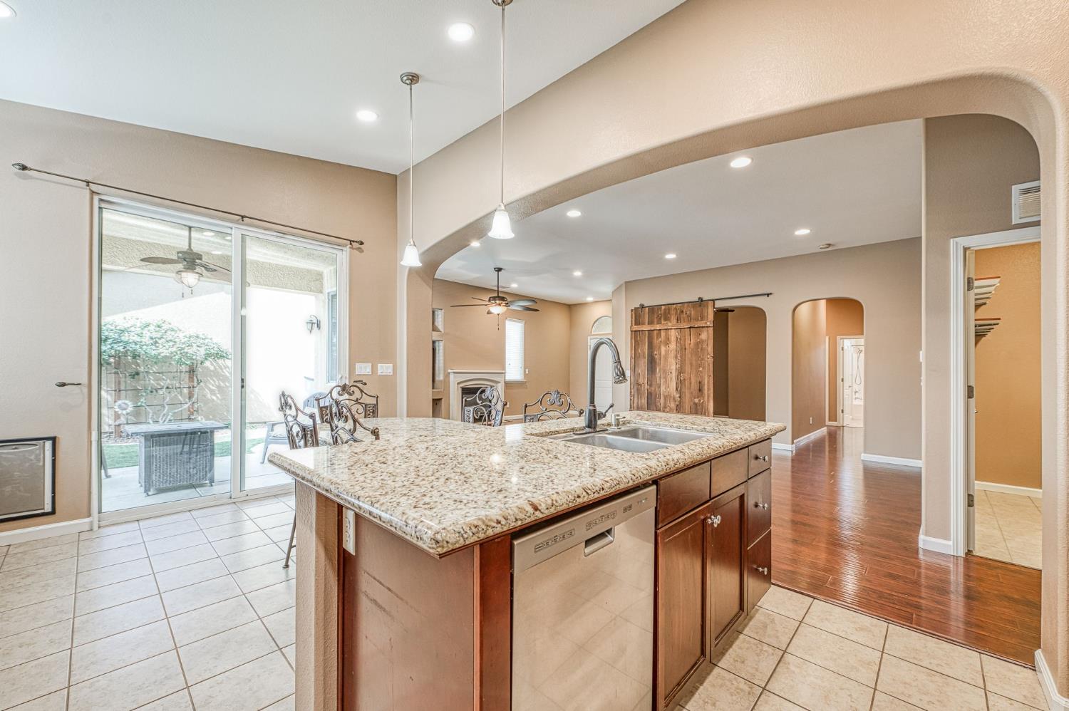 3748 Salem Ln, Clovis, CA 93619