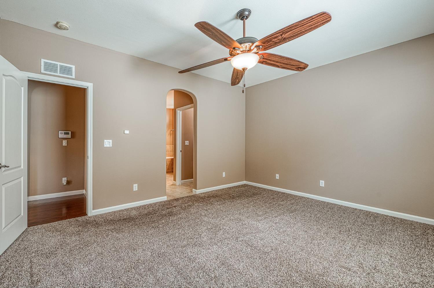 3748 Salem Ln, Clovis, CA 93619