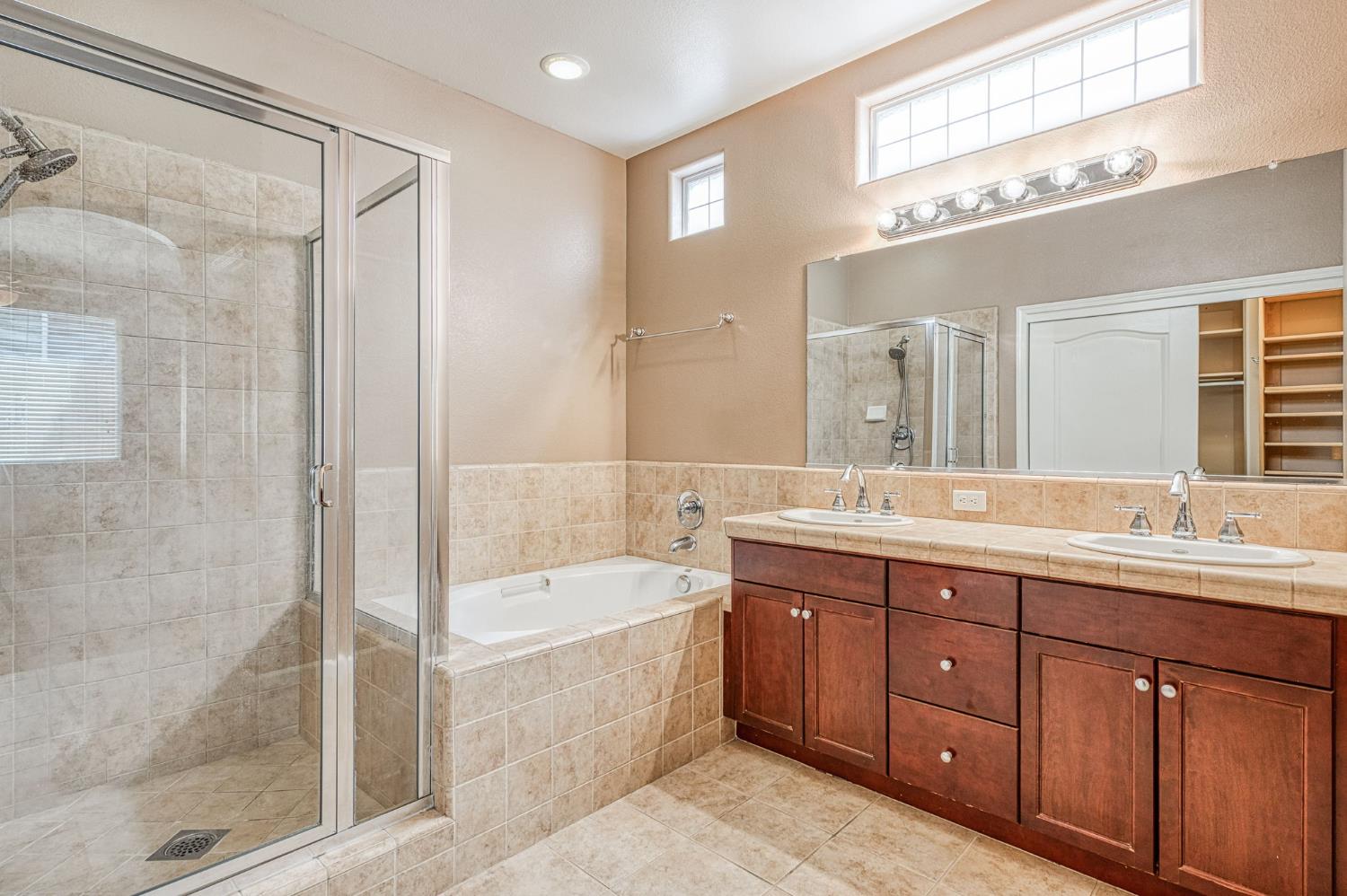3748 Salem Ln, Clovis, CA 93619