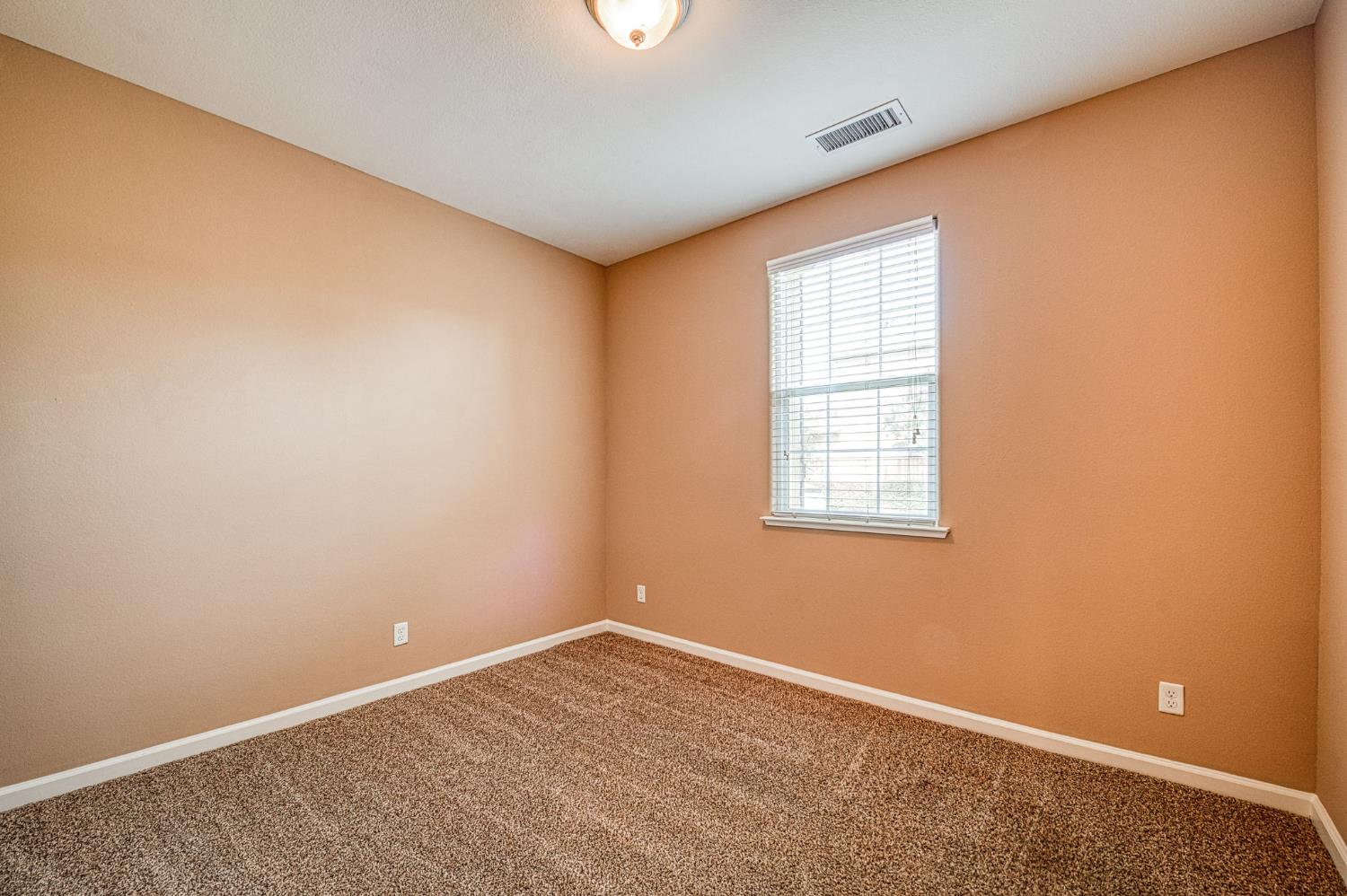 3748 Salem Ln, Clovis, CA 93619