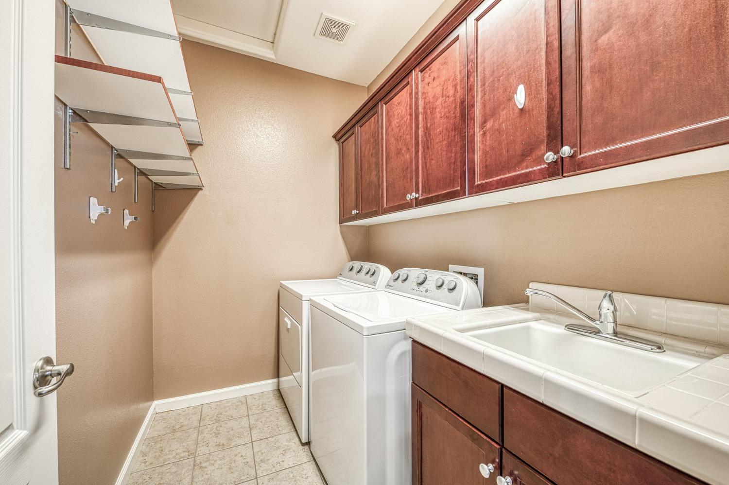 3748 Salem Ln, Clovis, CA 93619