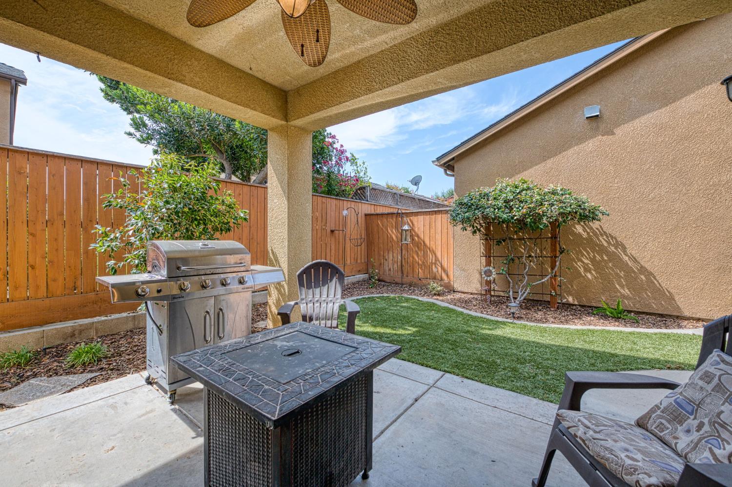 3748 Salem Ln, Clovis, CA 93619