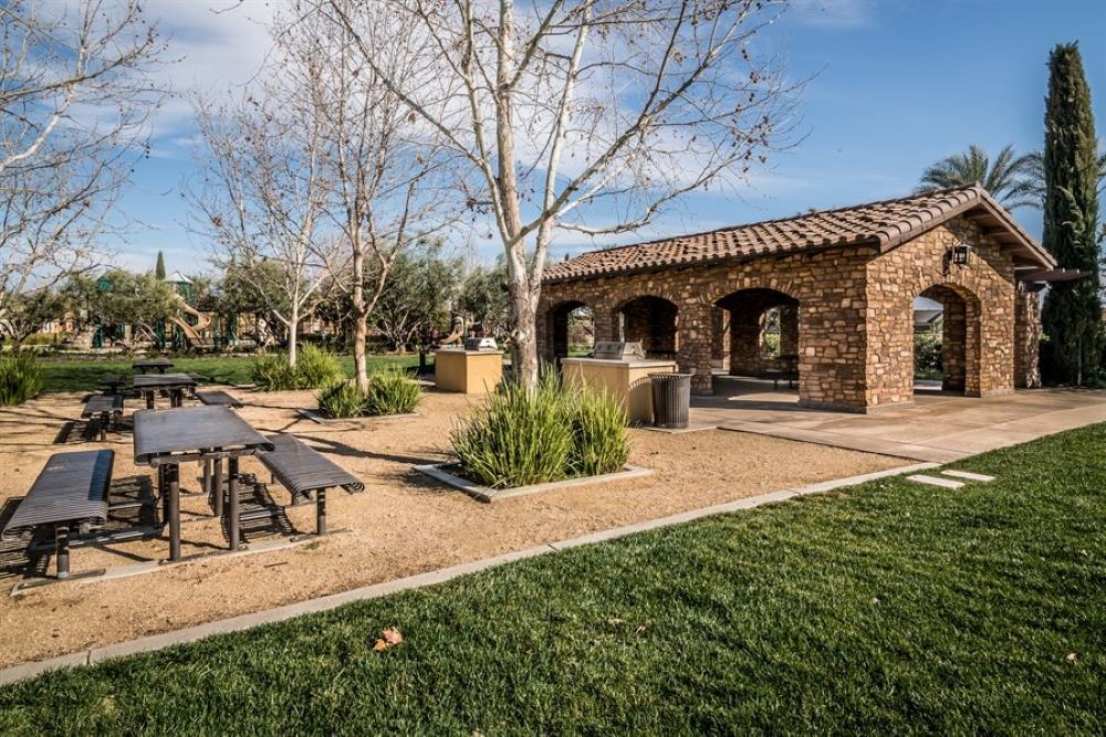 3748 Salem Ln, Clovis, CA 93619