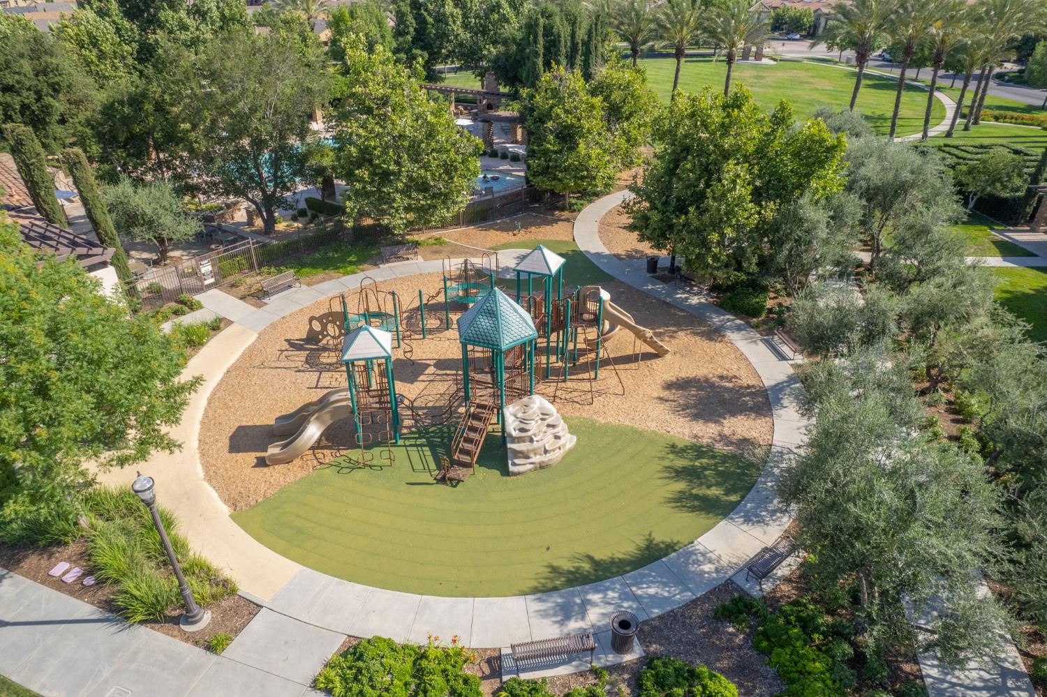 3748 Salem Ln, Clovis, CA 93619