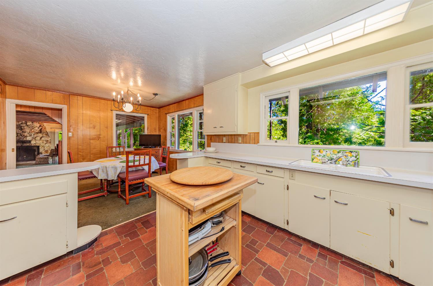 1173 Railroad Ave, Fish Camp, CA 93623
