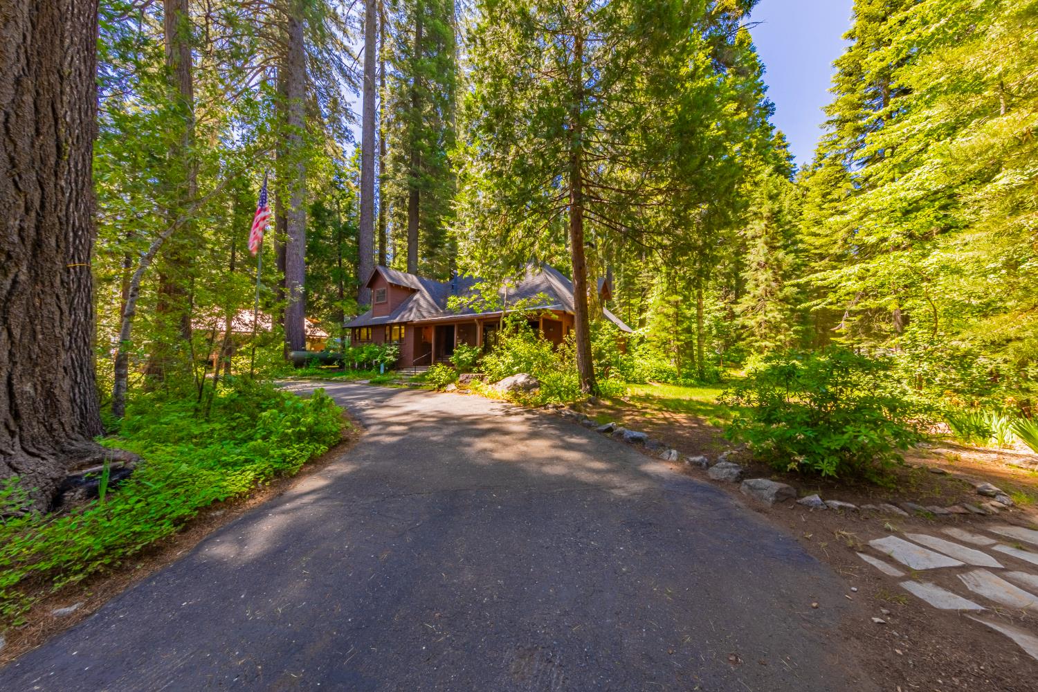 1173 Railroad Ave, Fish Camp, CA 93623