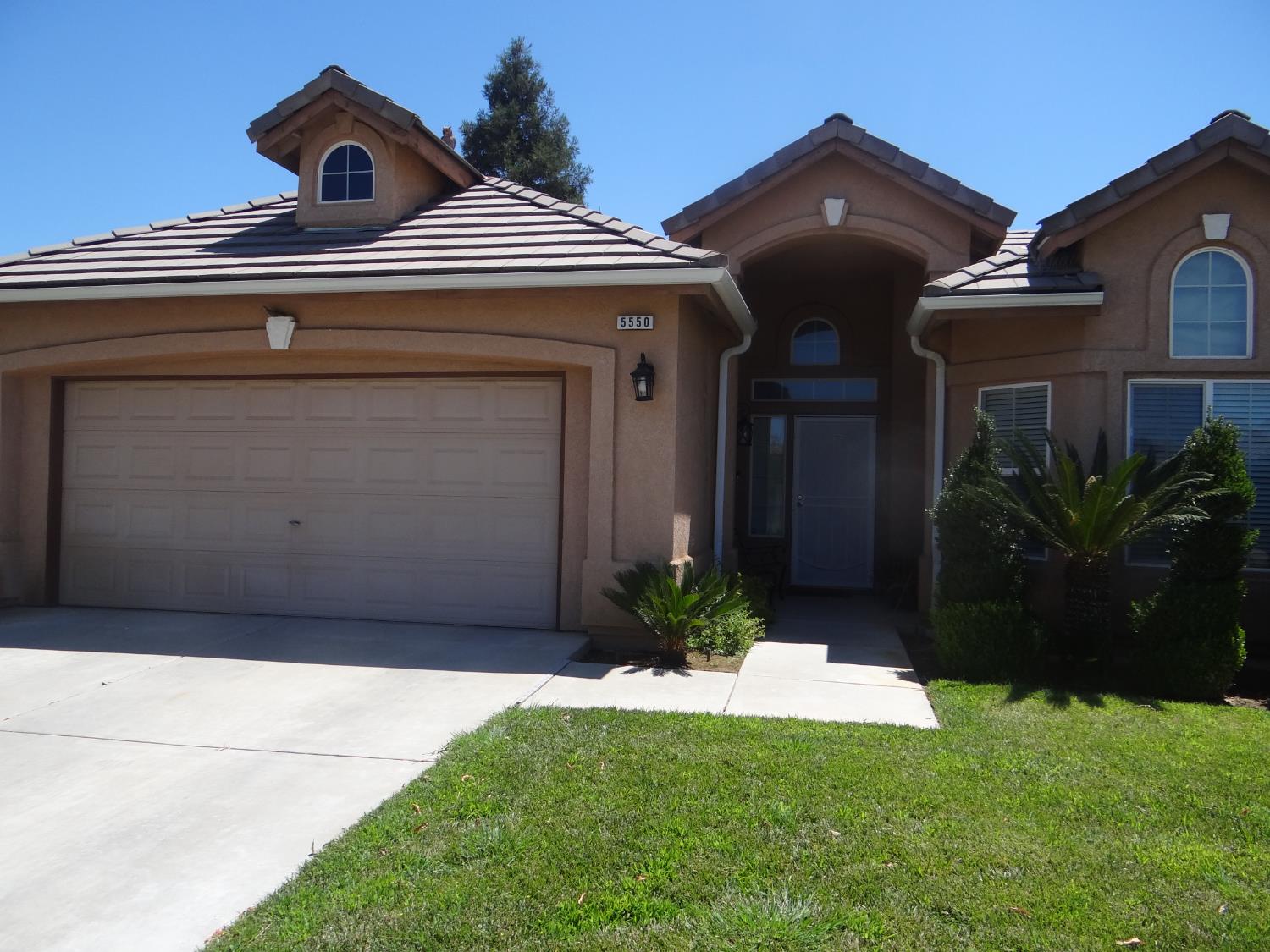 5550 N Cresta Ave, Fresno, CA 93723