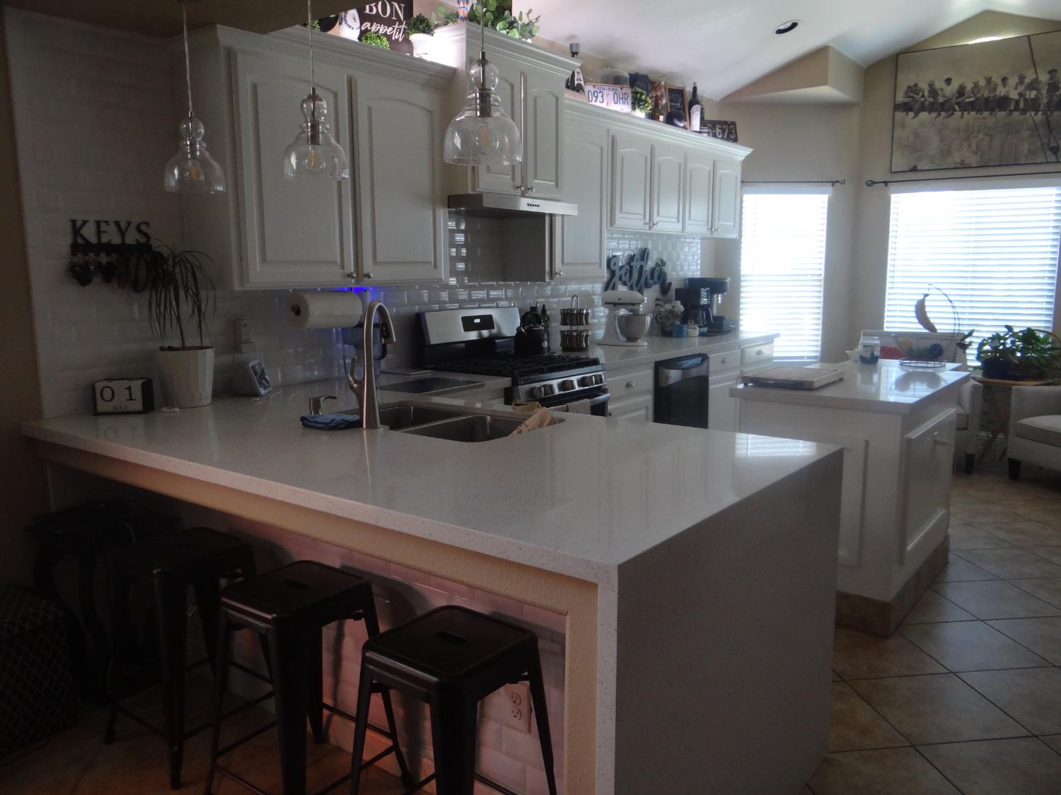 5550 N Cresta Ave, Fresno, CA 93723
