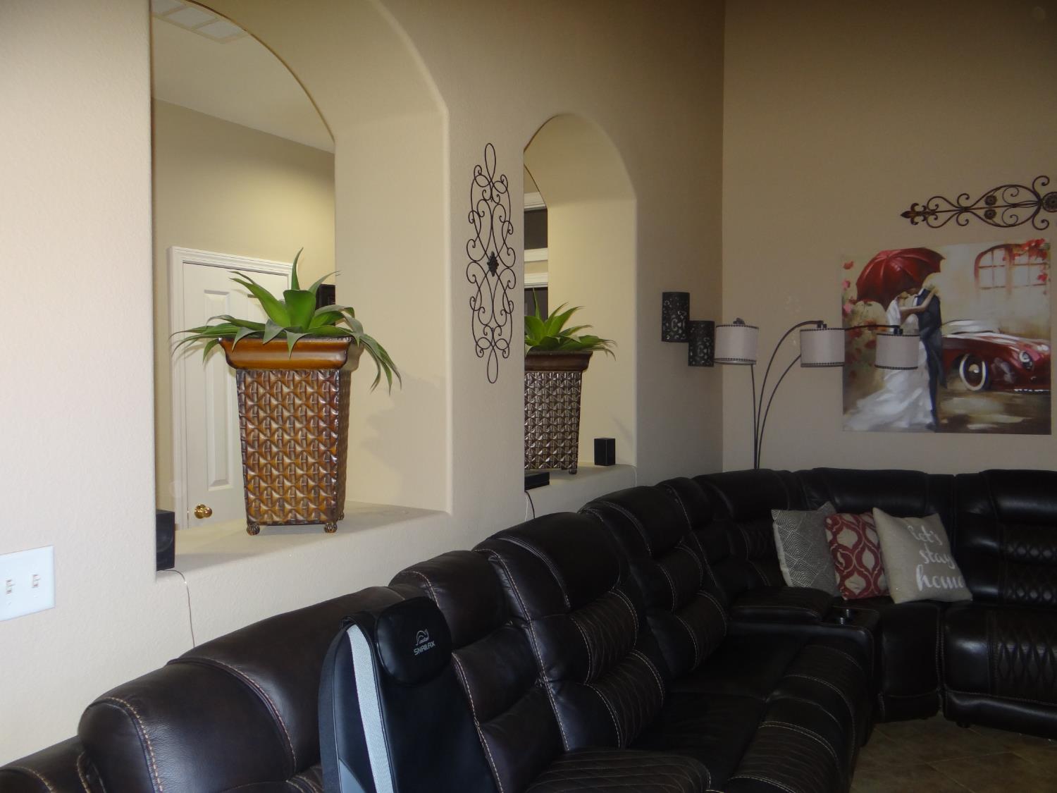 5550 N Cresta Ave, Fresno, CA 93723