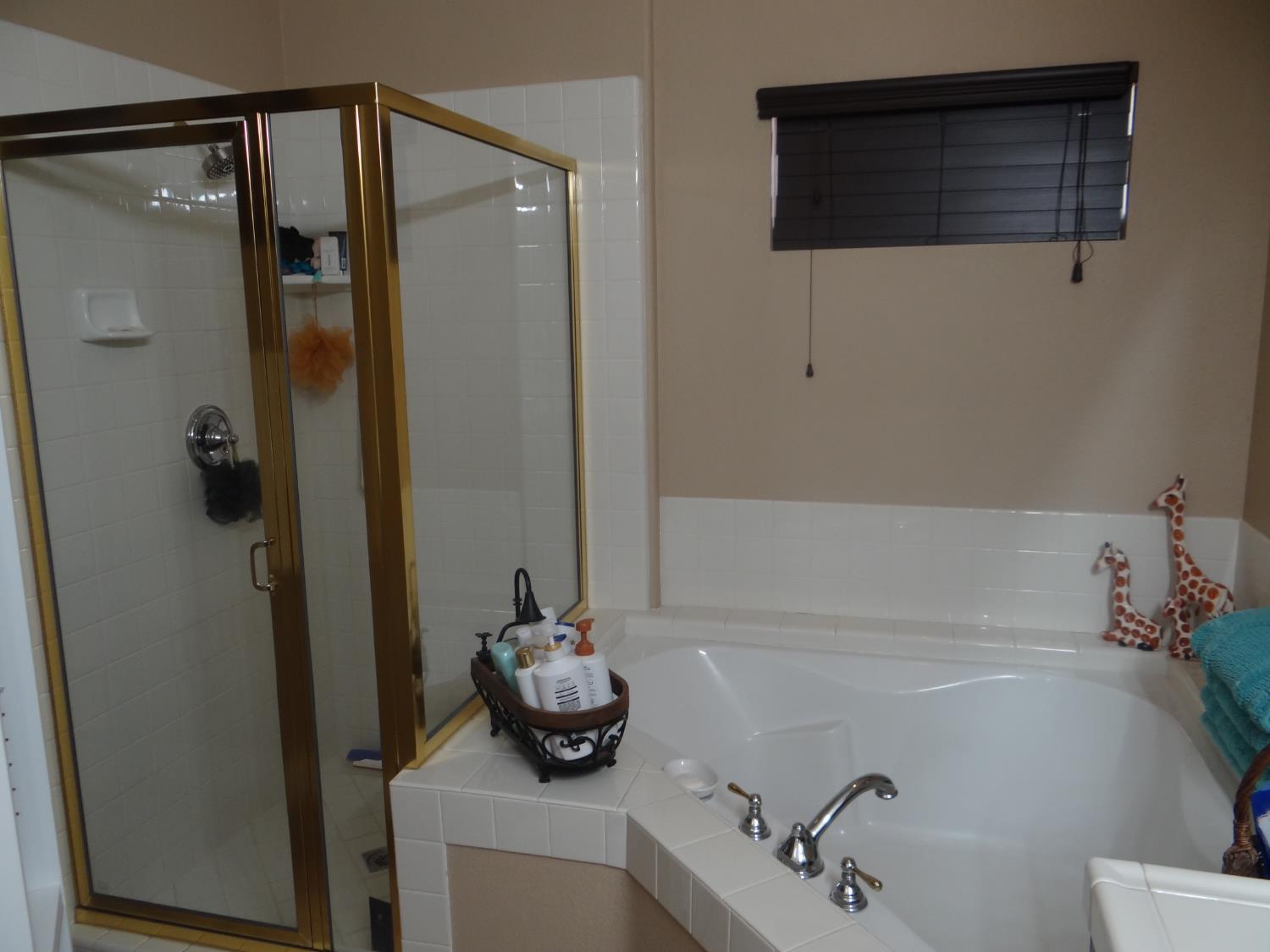 5550 N Cresta Ave, Fresno, CA 93723