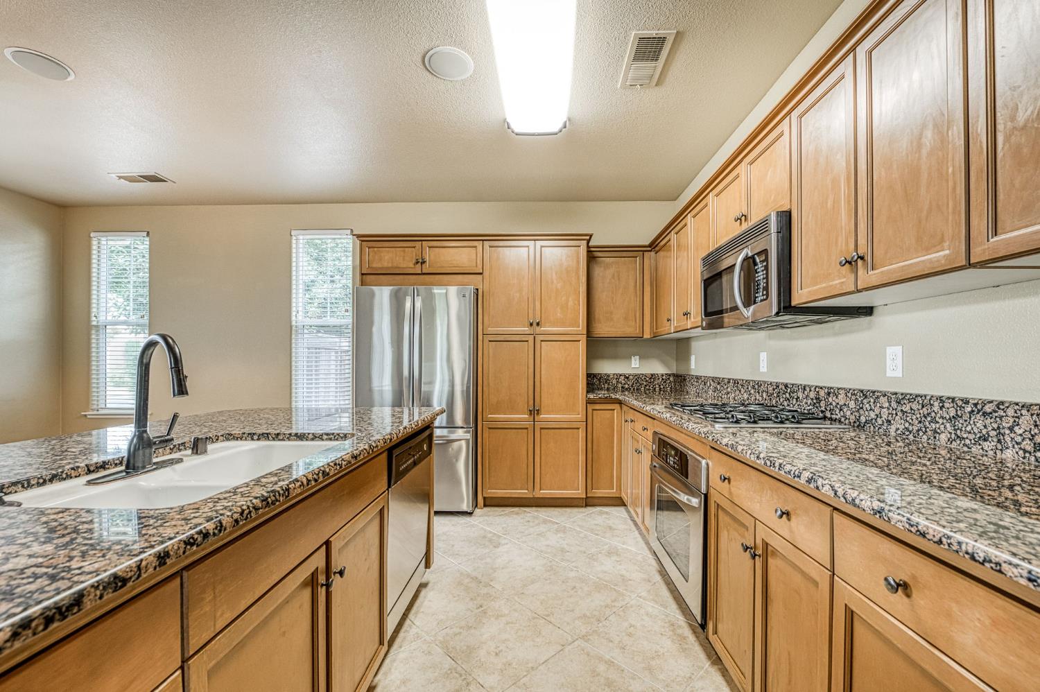 3859 Richmond Ave, Clovis, CA 93619