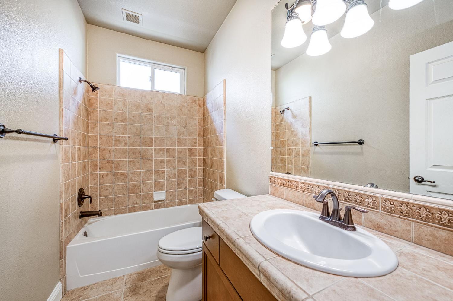 3859 Richmond Ave, Clovis, CA 93619