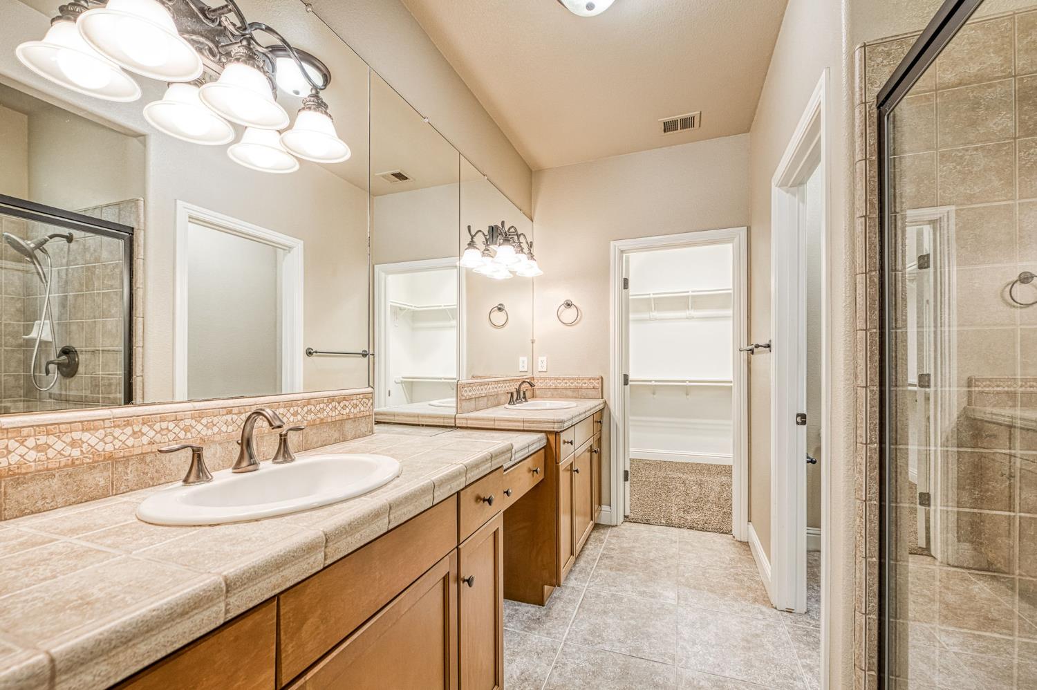 3859 Richmond Ave, Clovis, CA 93619
