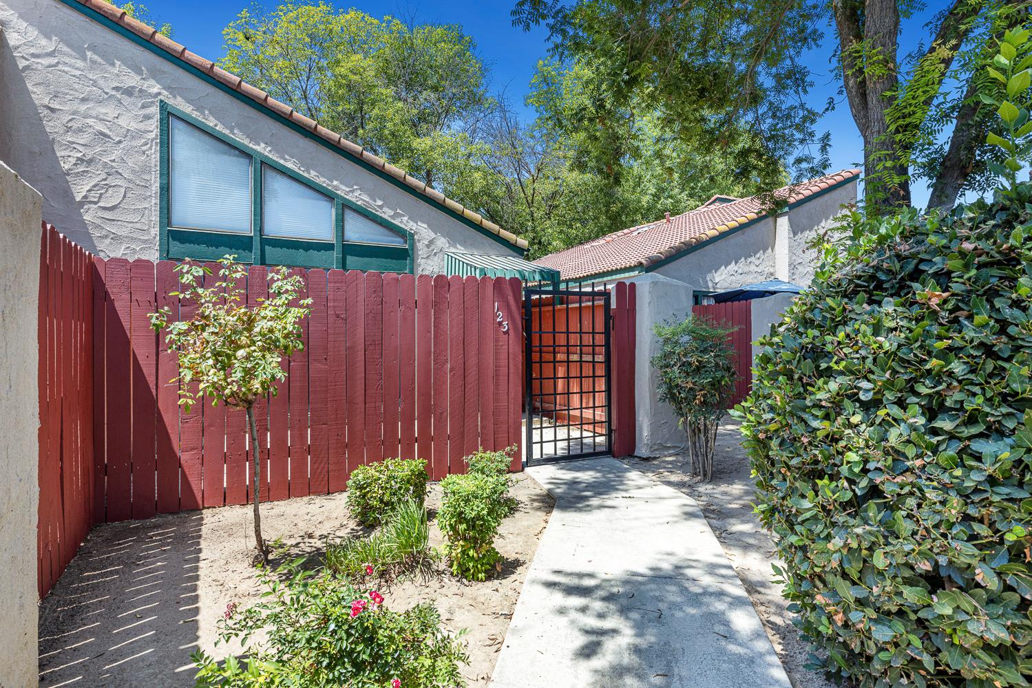 5965 E Shields Ave #123, Fresno, CA 93727