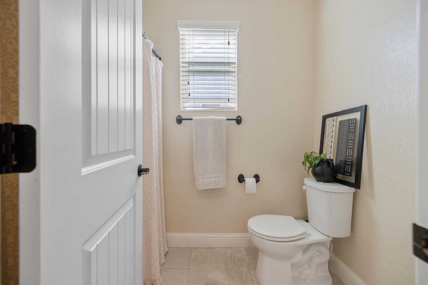 3036 Keats Ave, Clovis, CA 93619