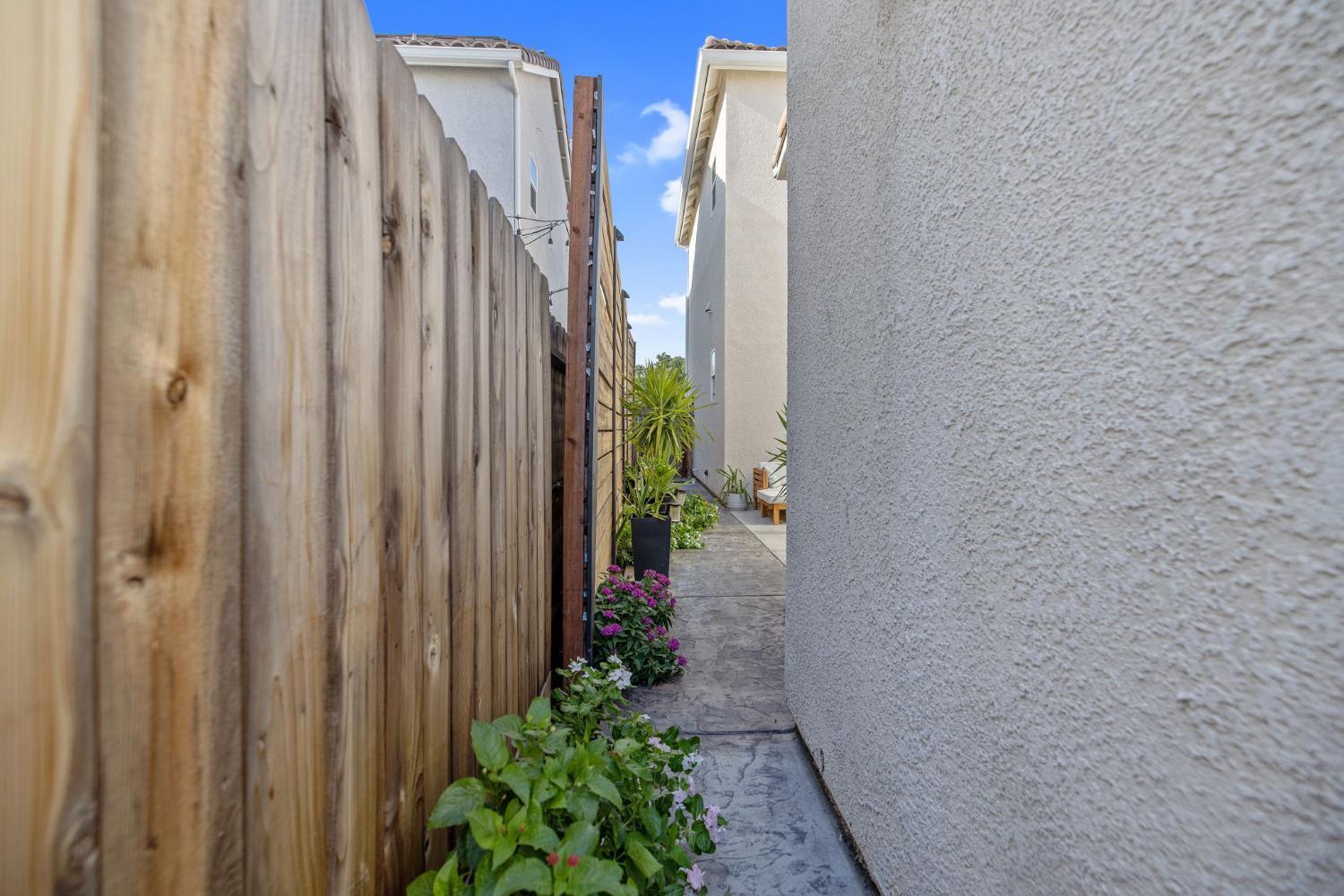 3036 Keats Ave, Clovis, CA 93619