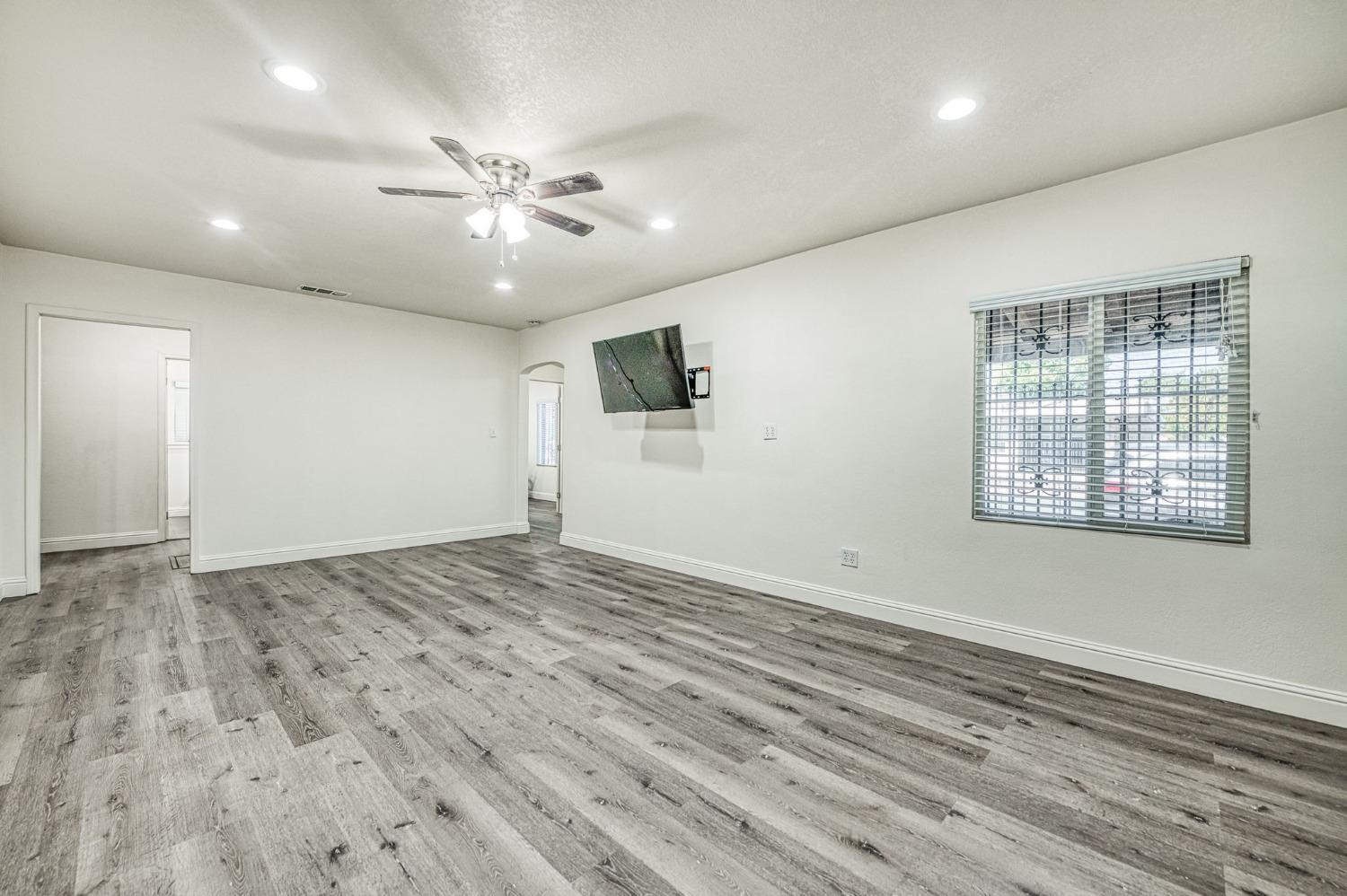 332 E Shields Ave, Fresno, CA 93704