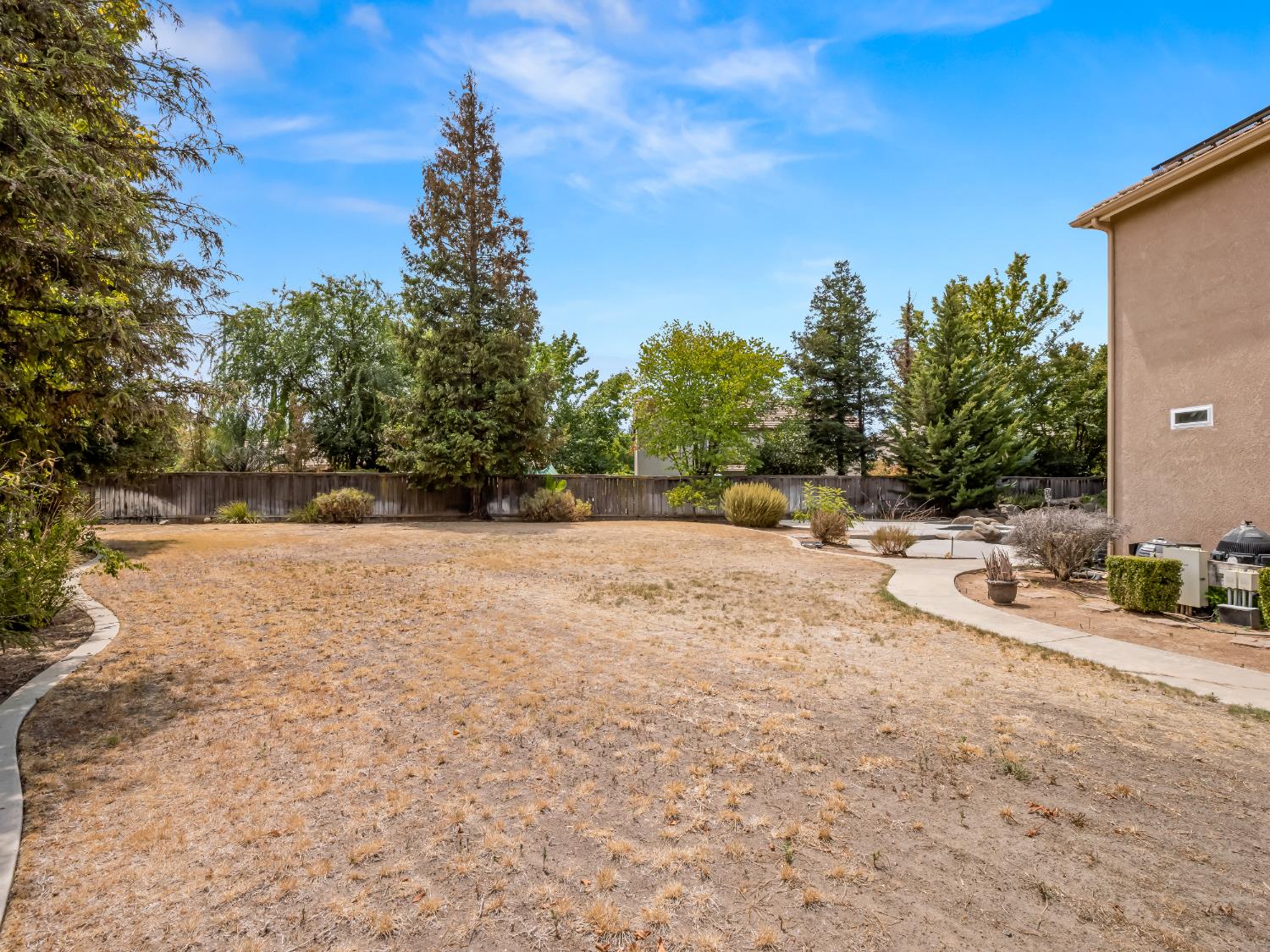 11073 E Le Conte Pass Ct, Clovis, CA 93619