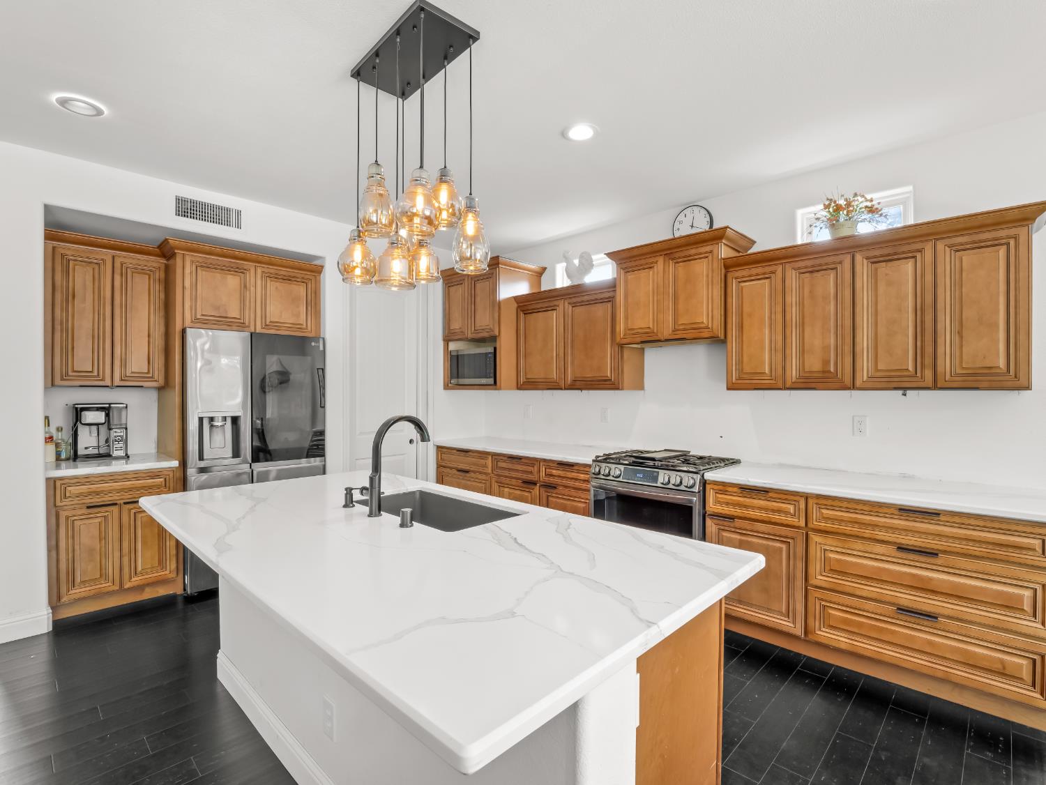 11073 E Le Conte Pass Ct, Clovis, CA 93619