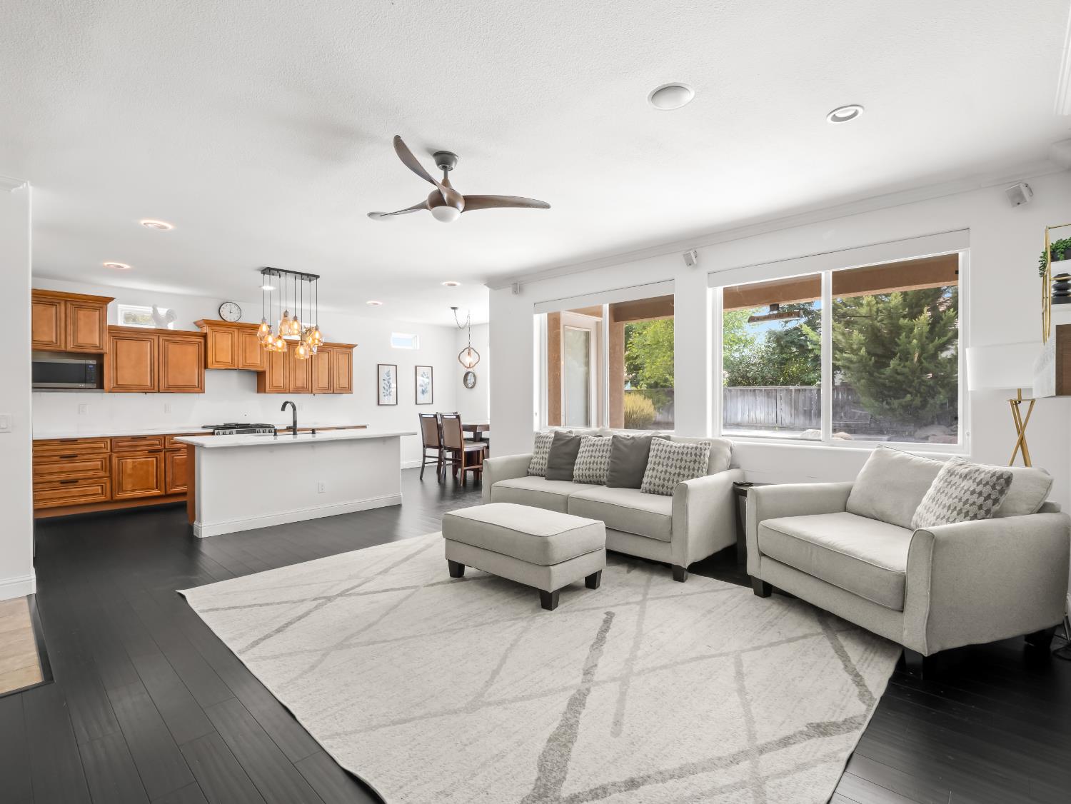 11073 E Le Conte Pass Ct, Clovis, CA 93619