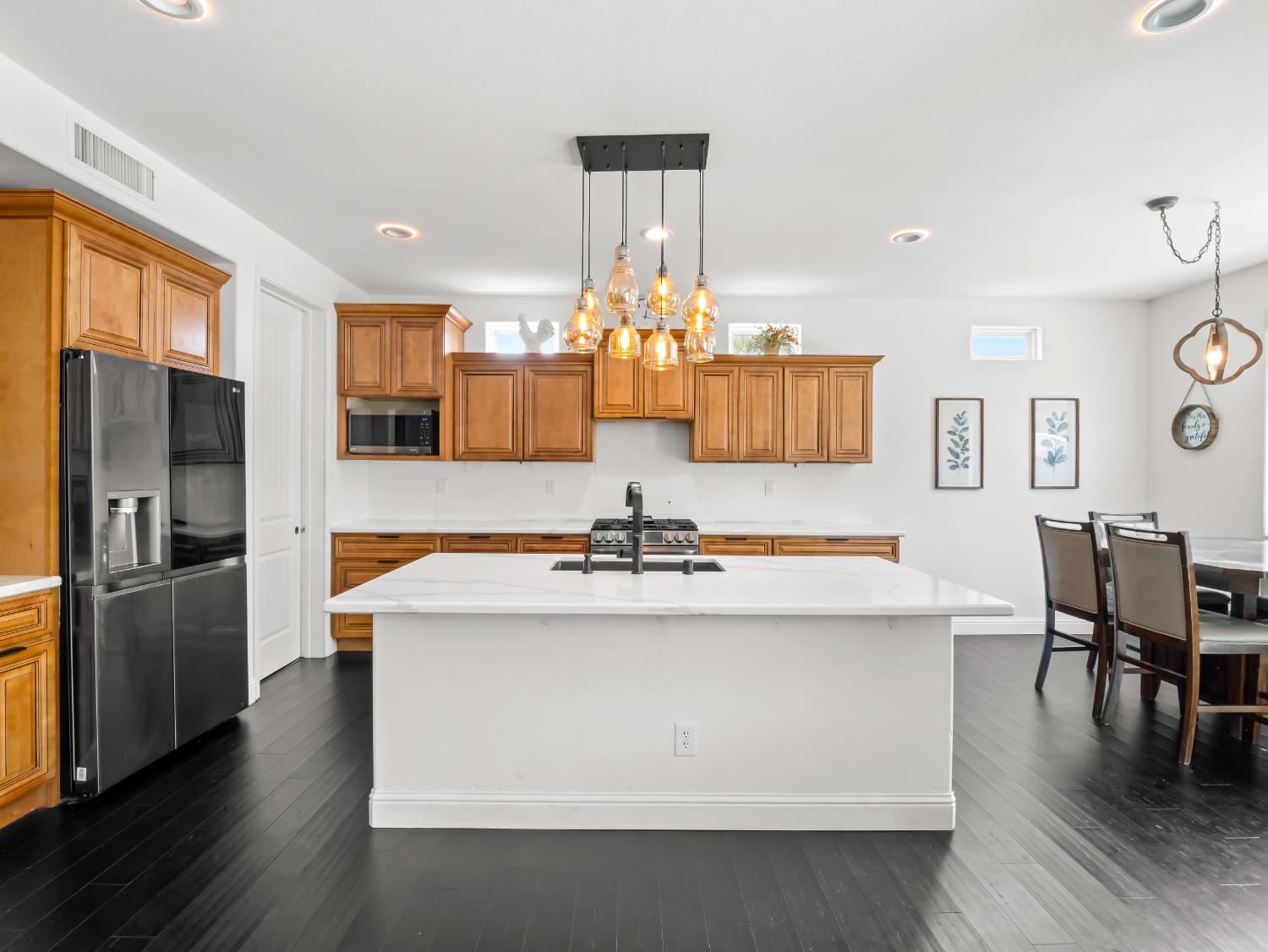 11073 E Le Conte Pass Ct, Clovis, CA 93619