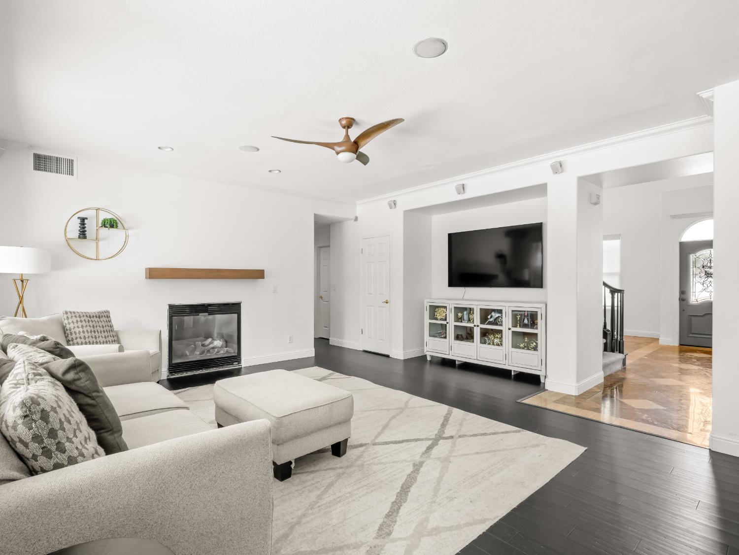 11073 E Le Conte Pass Ct, Clovis, CA 93619