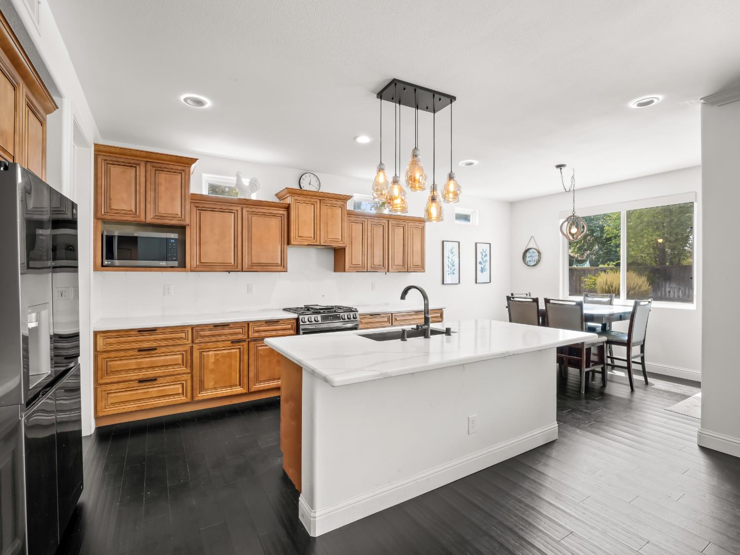 11073 E Le Conte Pass Ct, Clovis, CA 93619