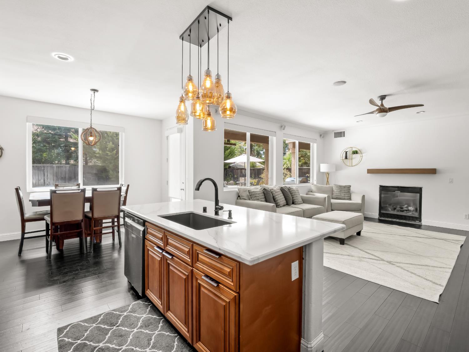 11073 E Le Conte Pass Ct, Clovis, CA 93619