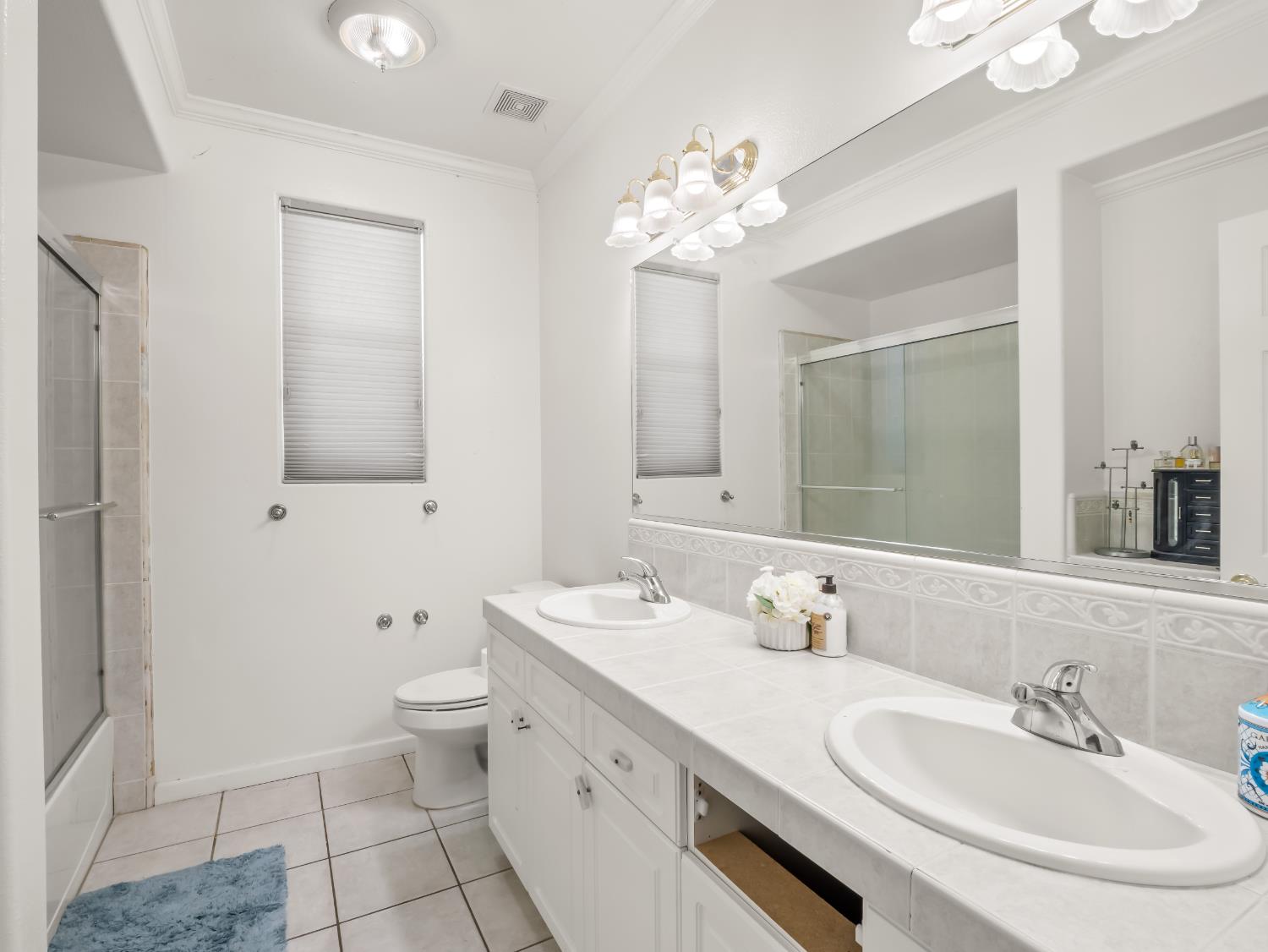 11073 E Le Conte Pass Ct, Clovis, CA 93619