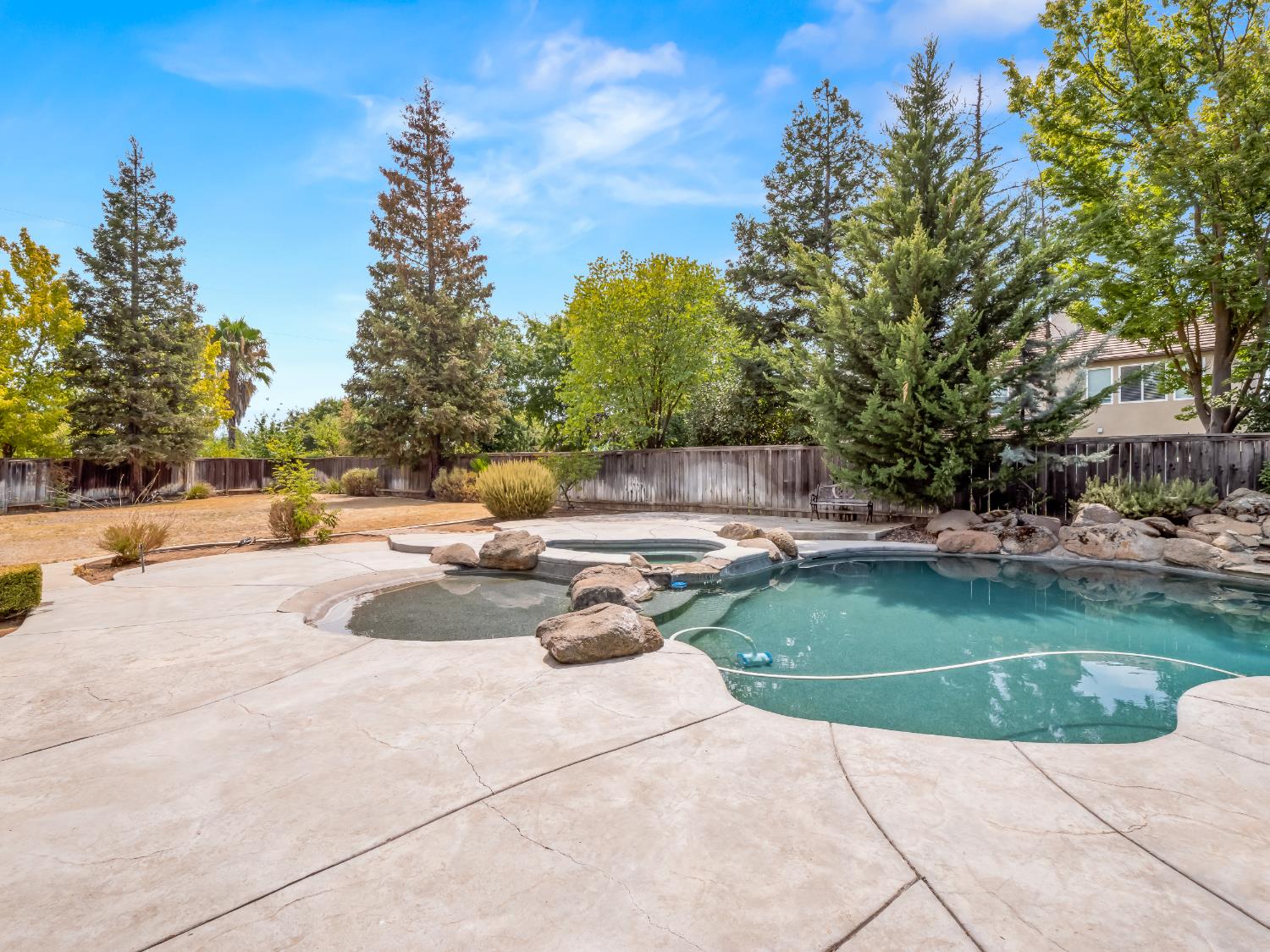 11073 E Le Conte Pass Ct, Clovis, CA 93619