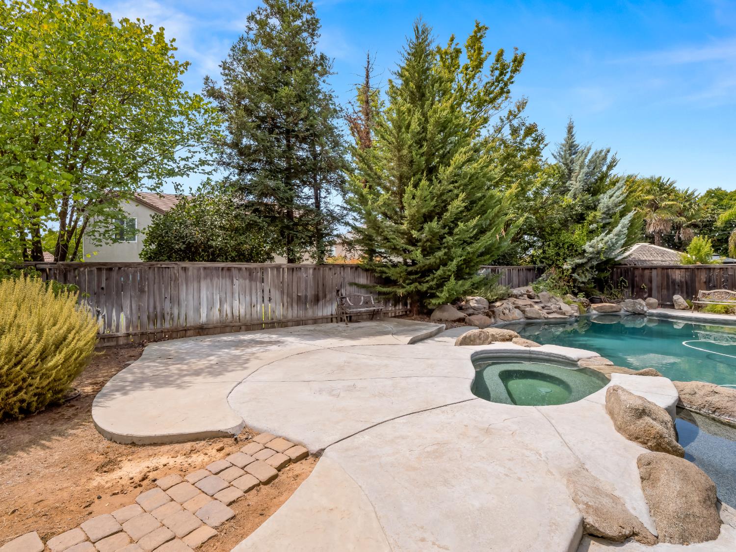 11073 E Le Conte Pass Ct, Clovis, CA 93619