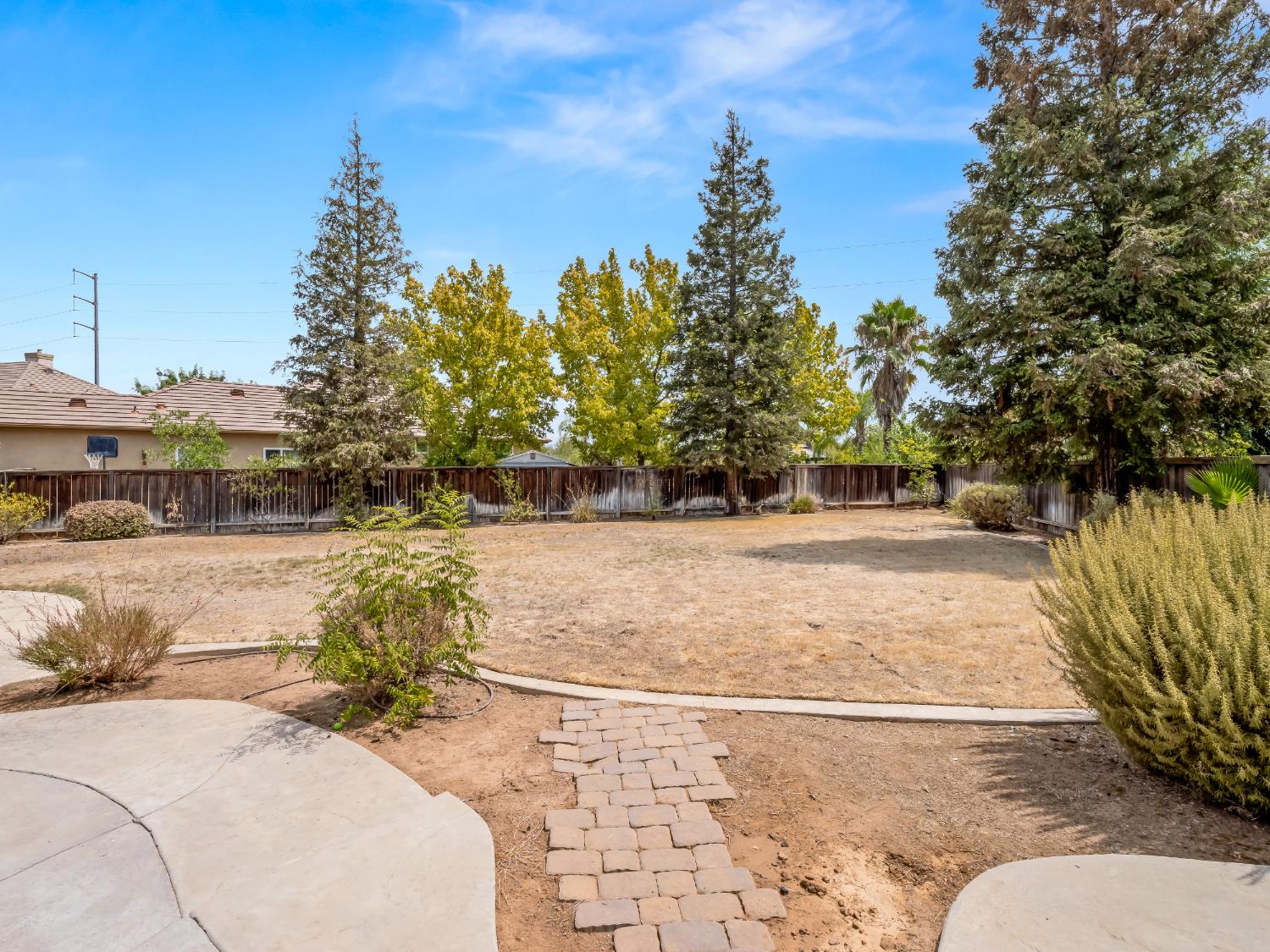 11073 E Le Conte Pass Ct, Clovis, CA 93619